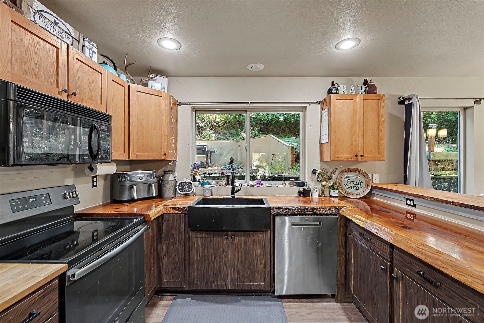 22329 Glenview Court Property Photo 10