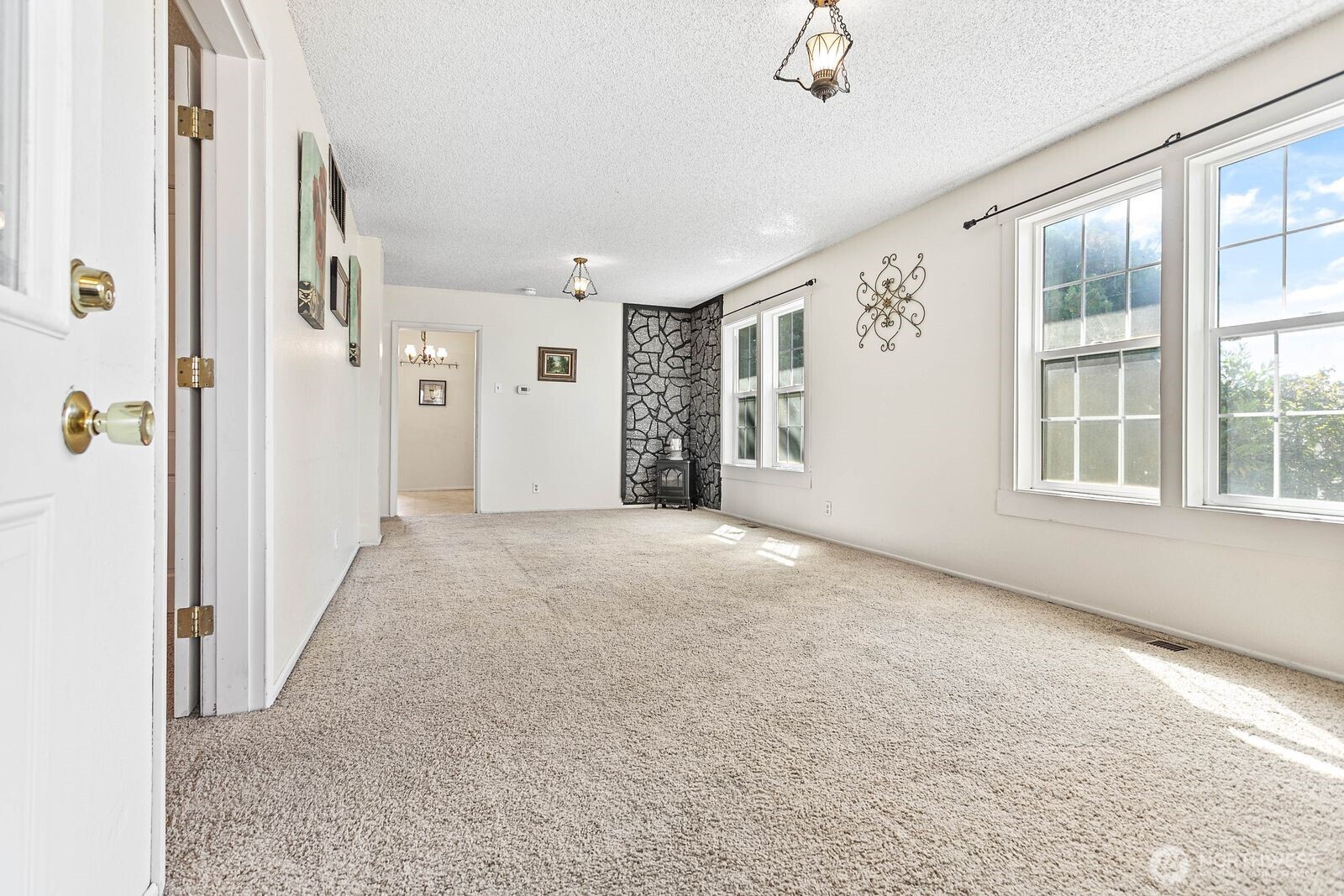 2508 Moore Street Property Photo 6