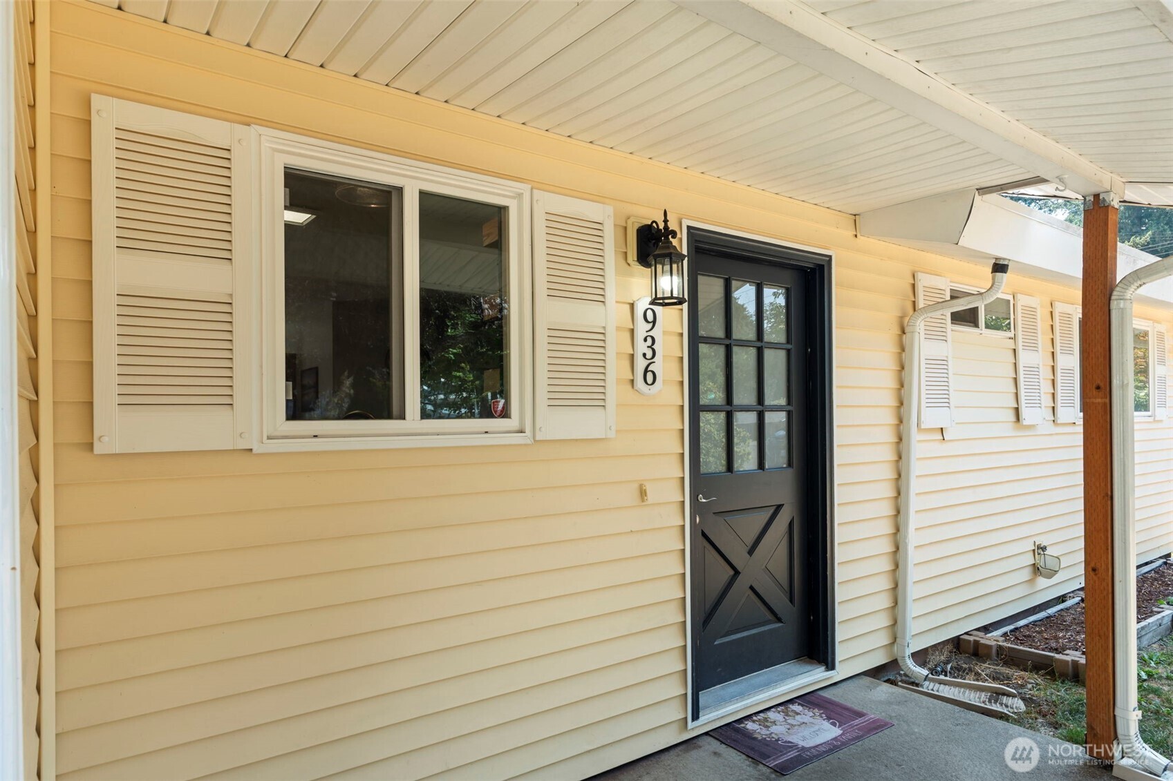936 Oakcrest Drive Property Photo 3