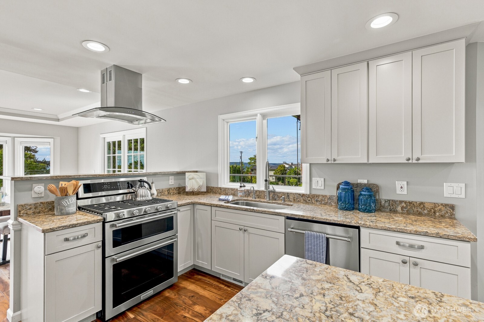 5927 Chennault Beach Drive Property Photo 15