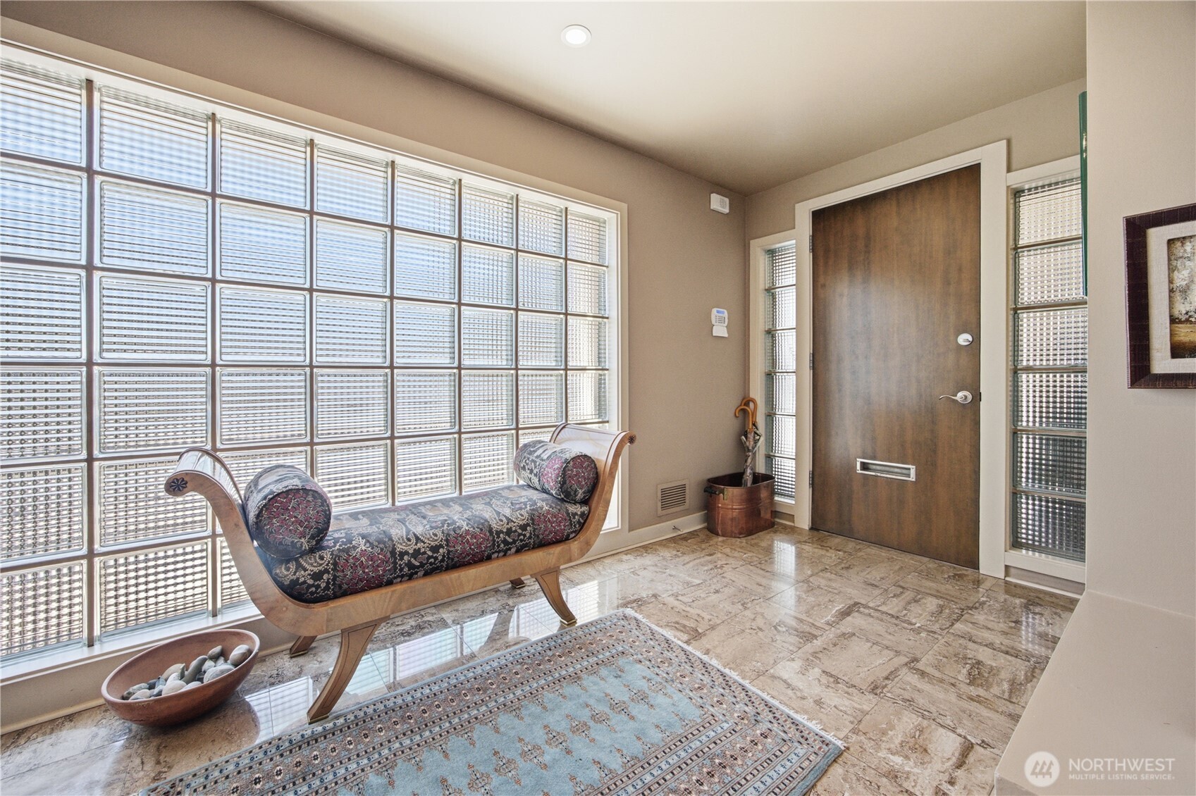 1946 Harvard Avenue Property Photo 4