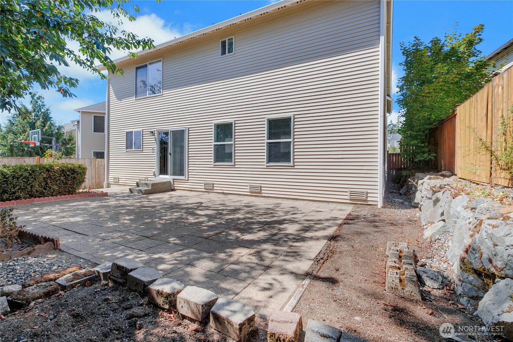9914 195th Avenue Property Photo 3