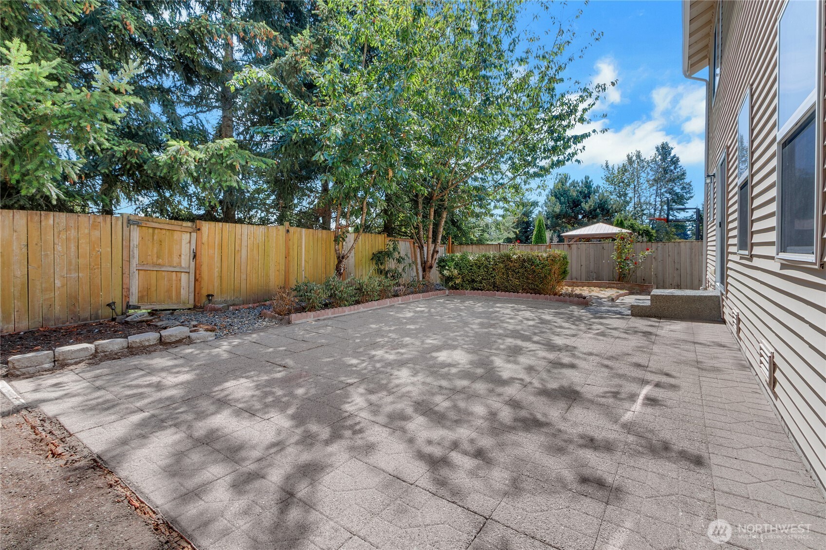 9914 195th Avenue Property Photo 4