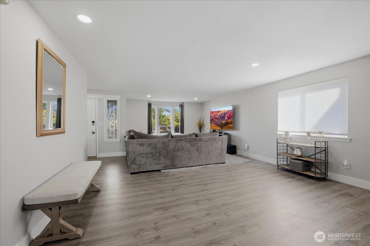 1218 10th Avenue Property Photo 3