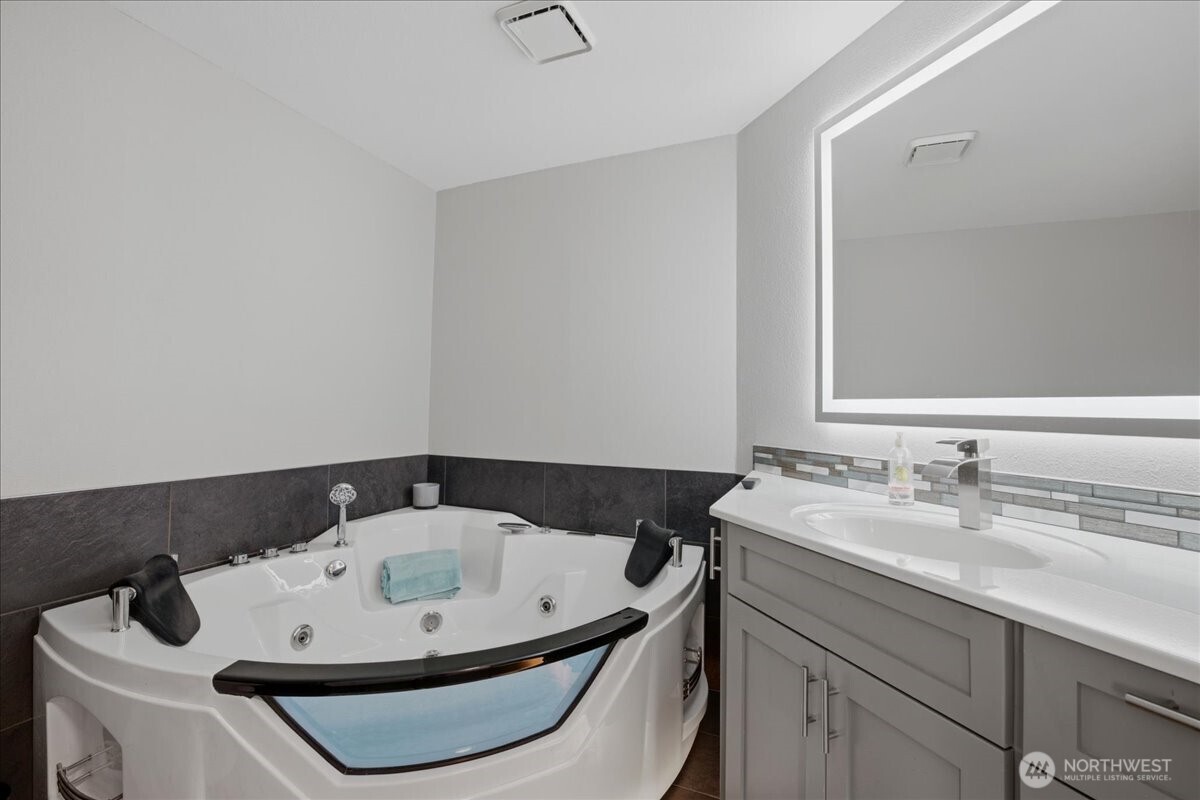 1218 10th Avenue Property Photo 9