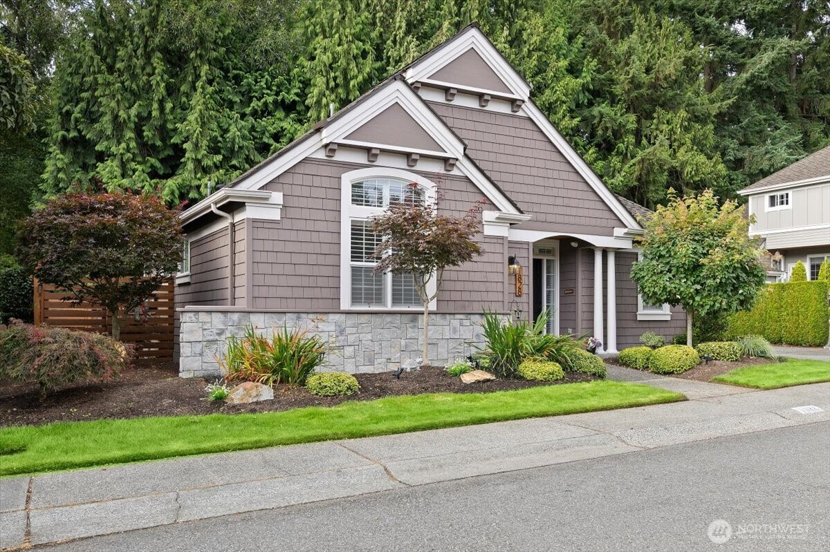 1828 163rd Place Property Photo 2