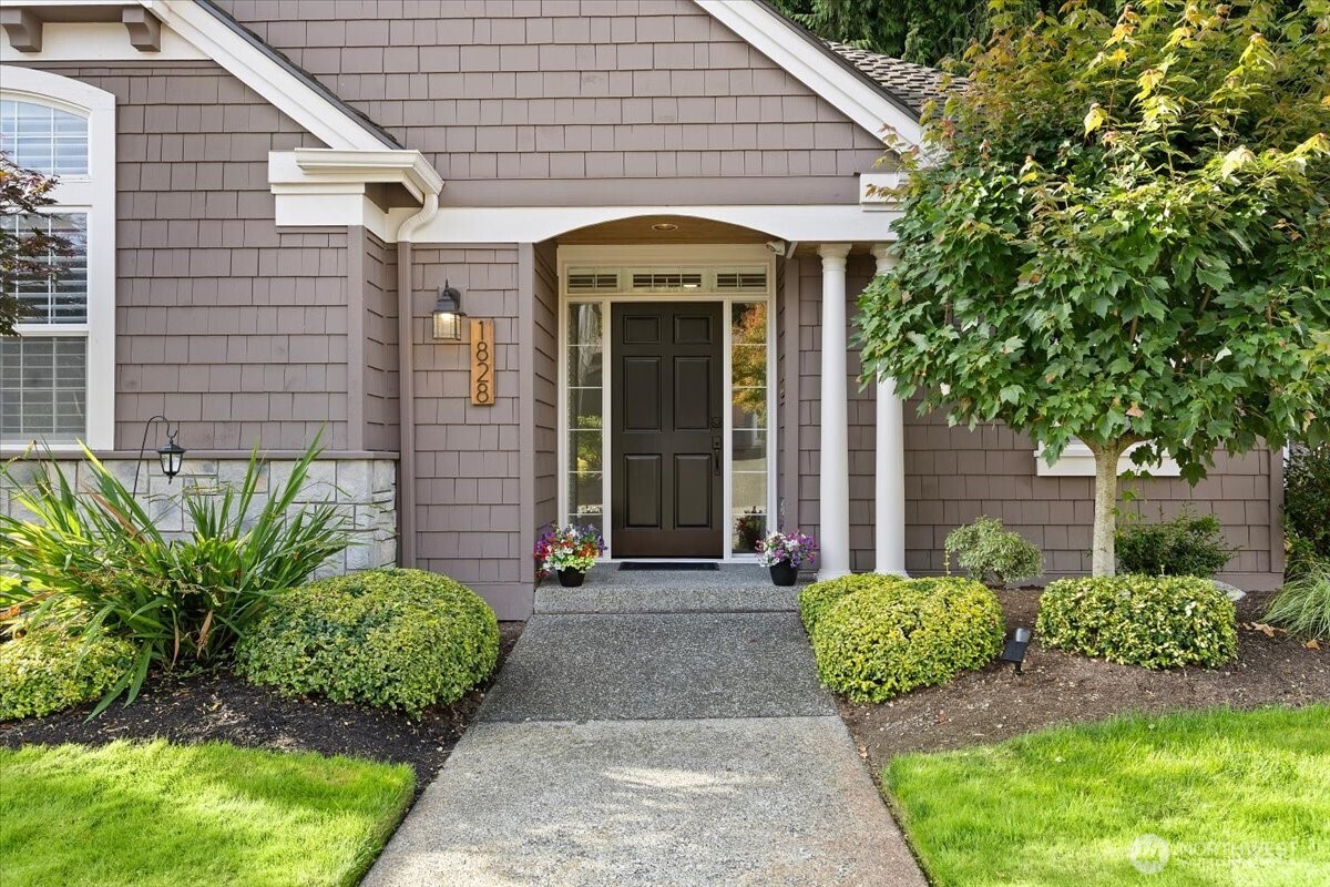 1828 163rd Place Property Photo 4