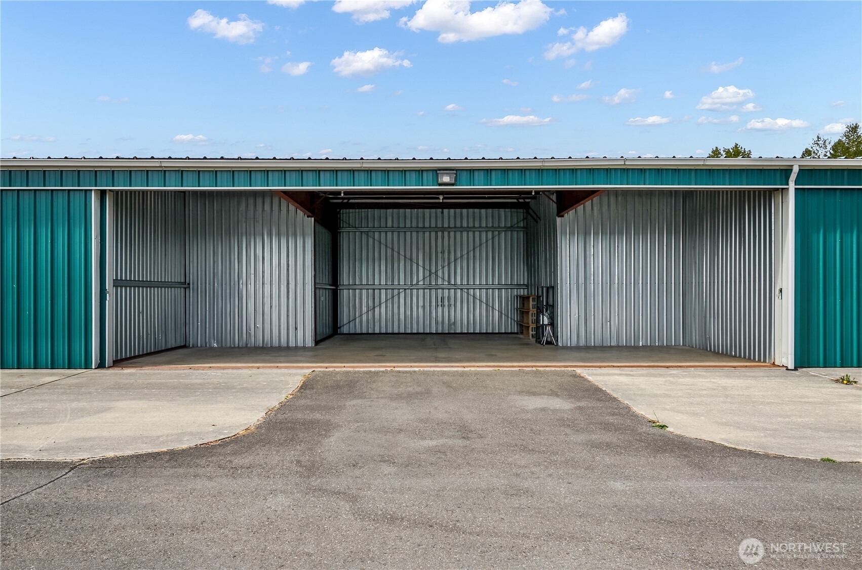 0 Sr20 - Hangar 2-b Property Photo 1
