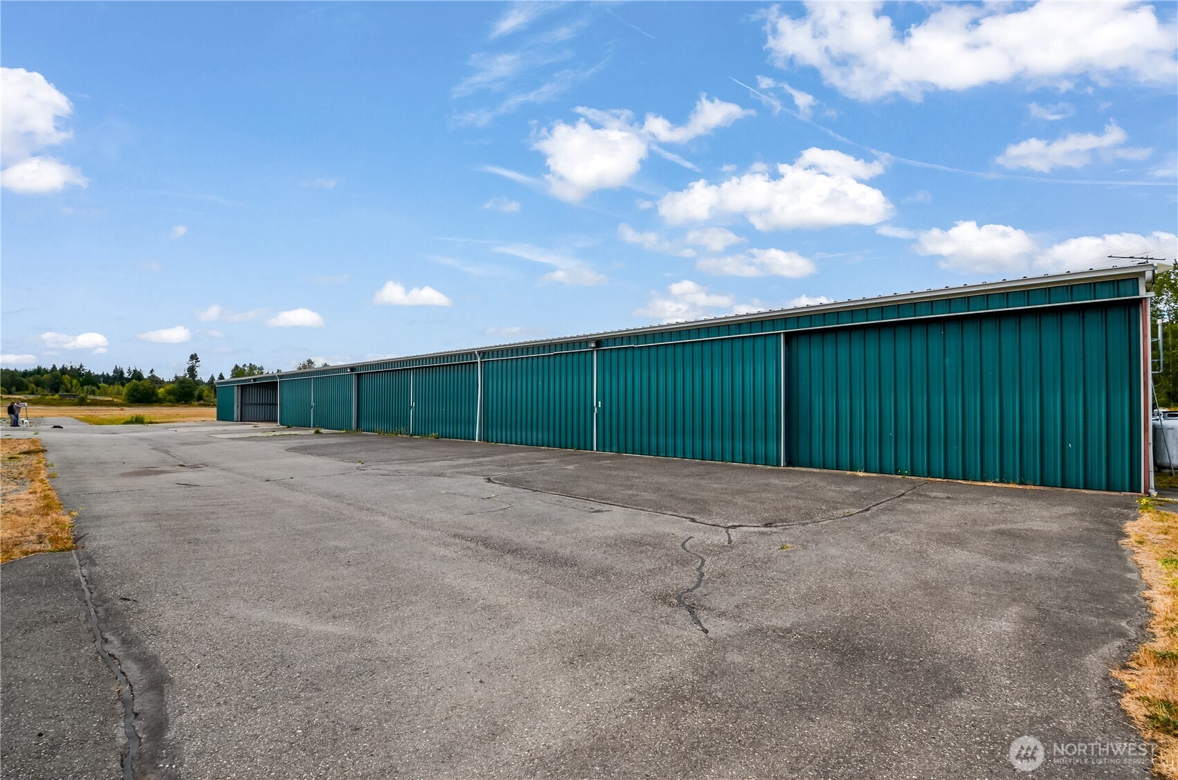 0 Sr20 - Hangar 2-b Property Photo 5