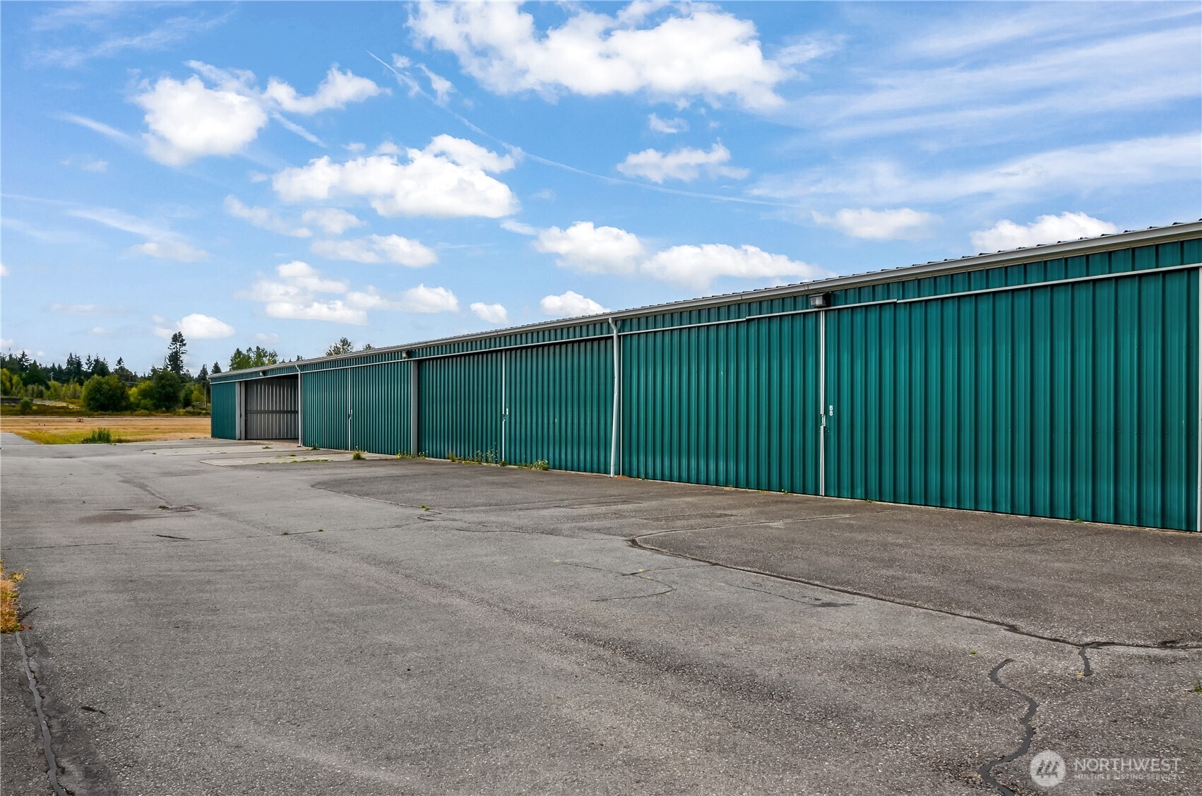 0 Sr20 - Hangar 2-b Property Photo 6