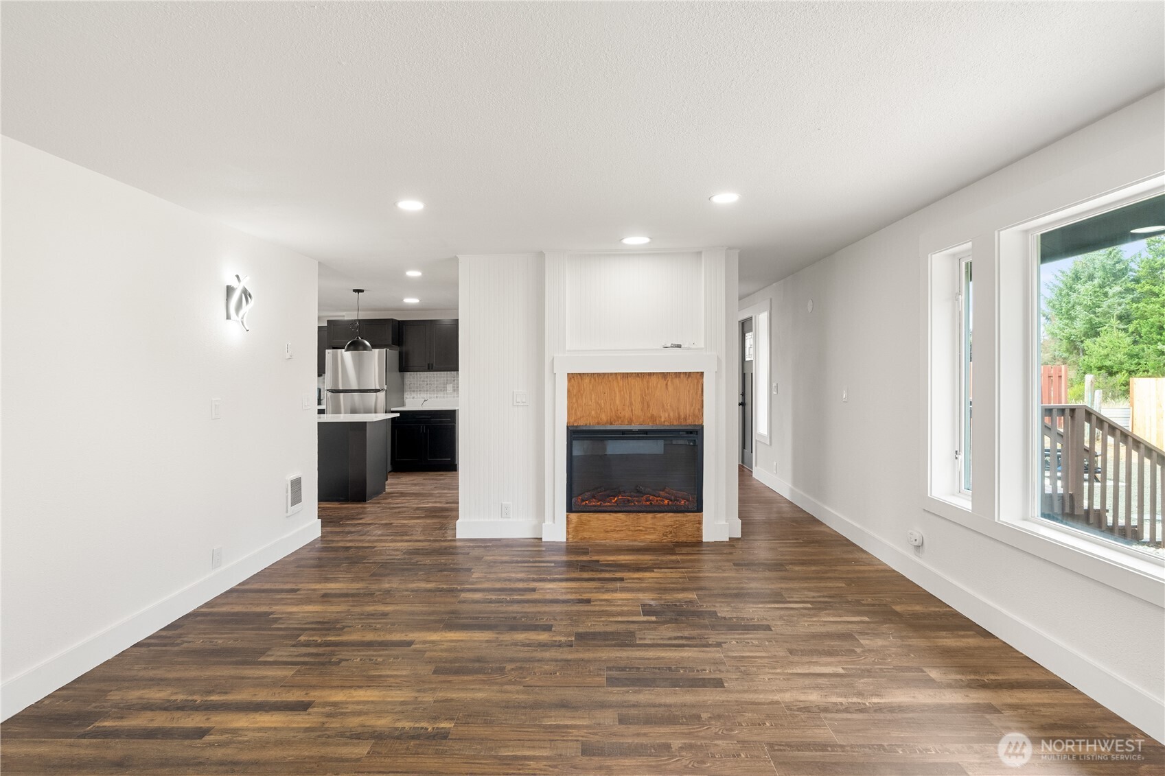 616 Aster Court Property Photo 4