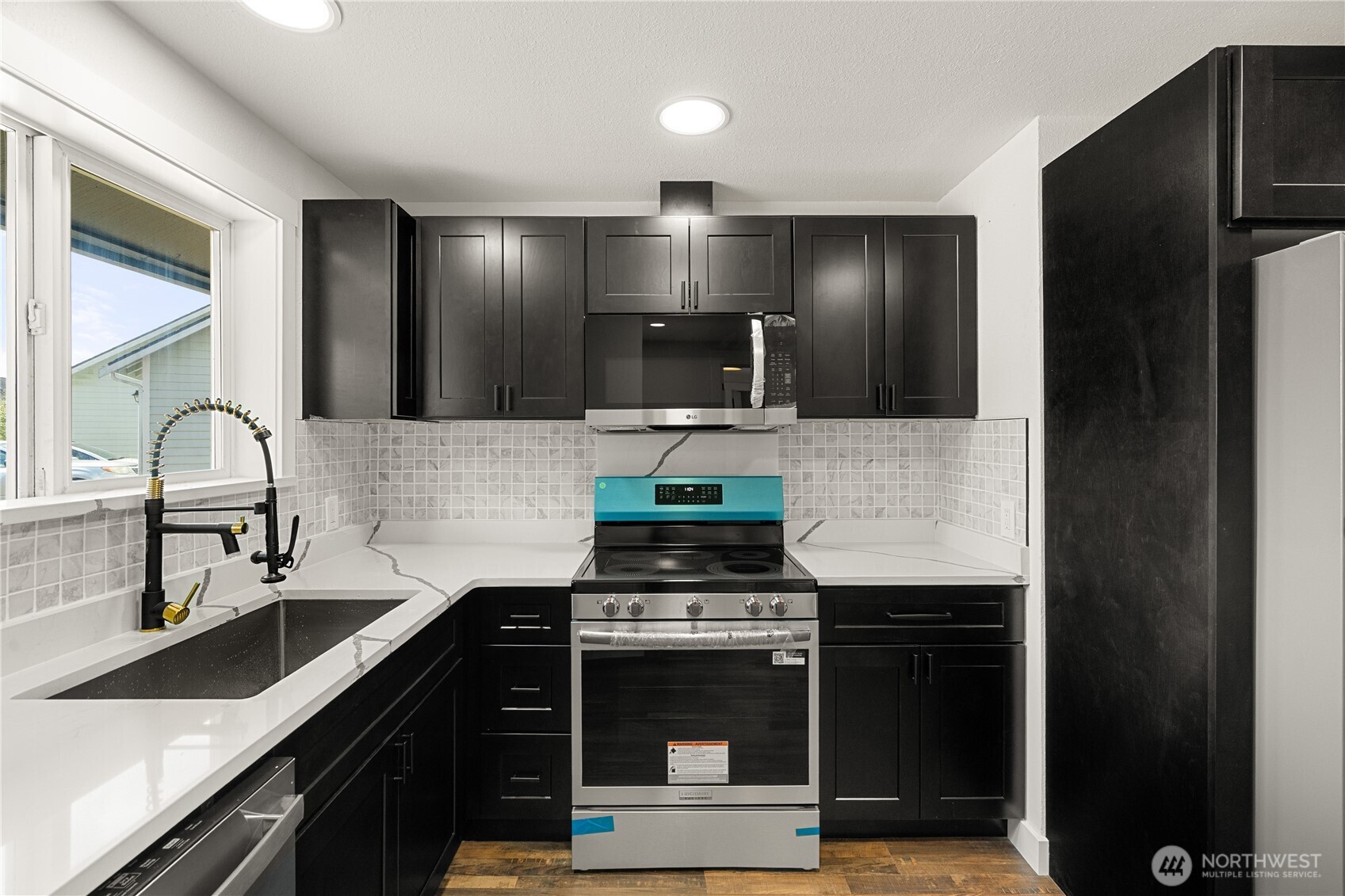 616 Aster Court Property Photo 10