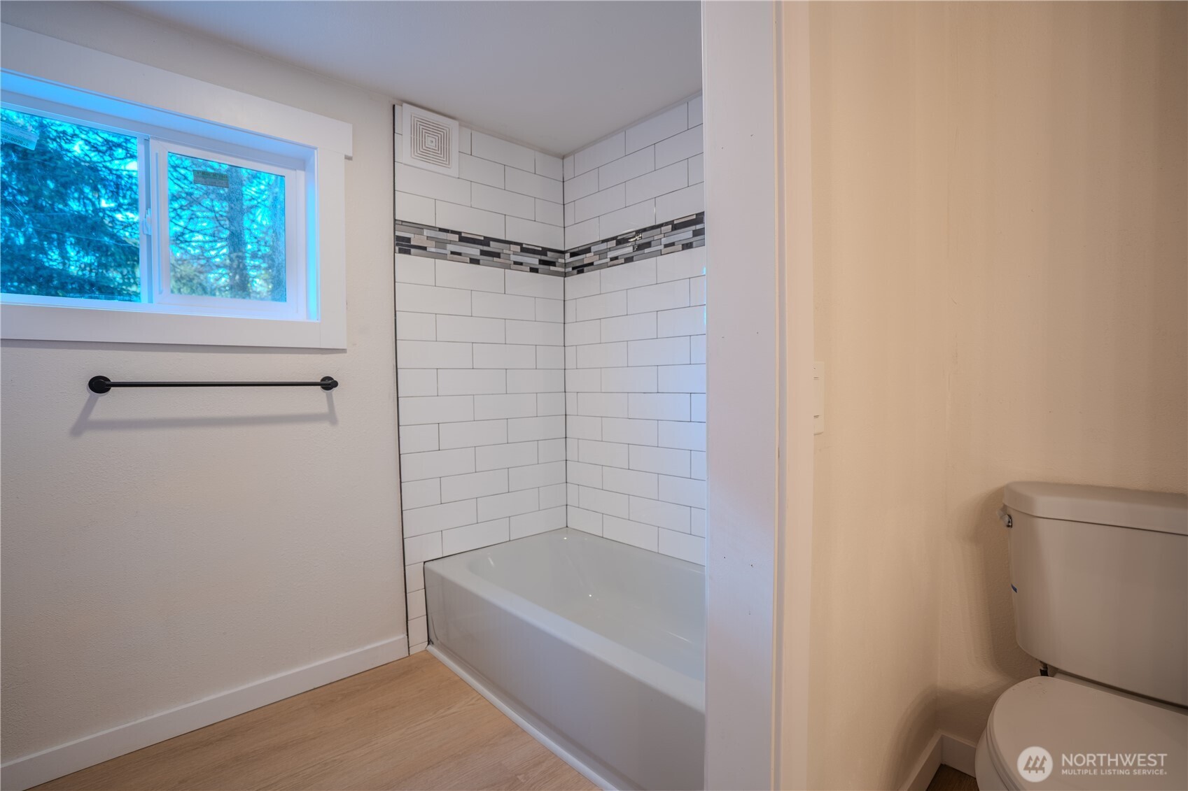 909 Fir Street Property Photo 6