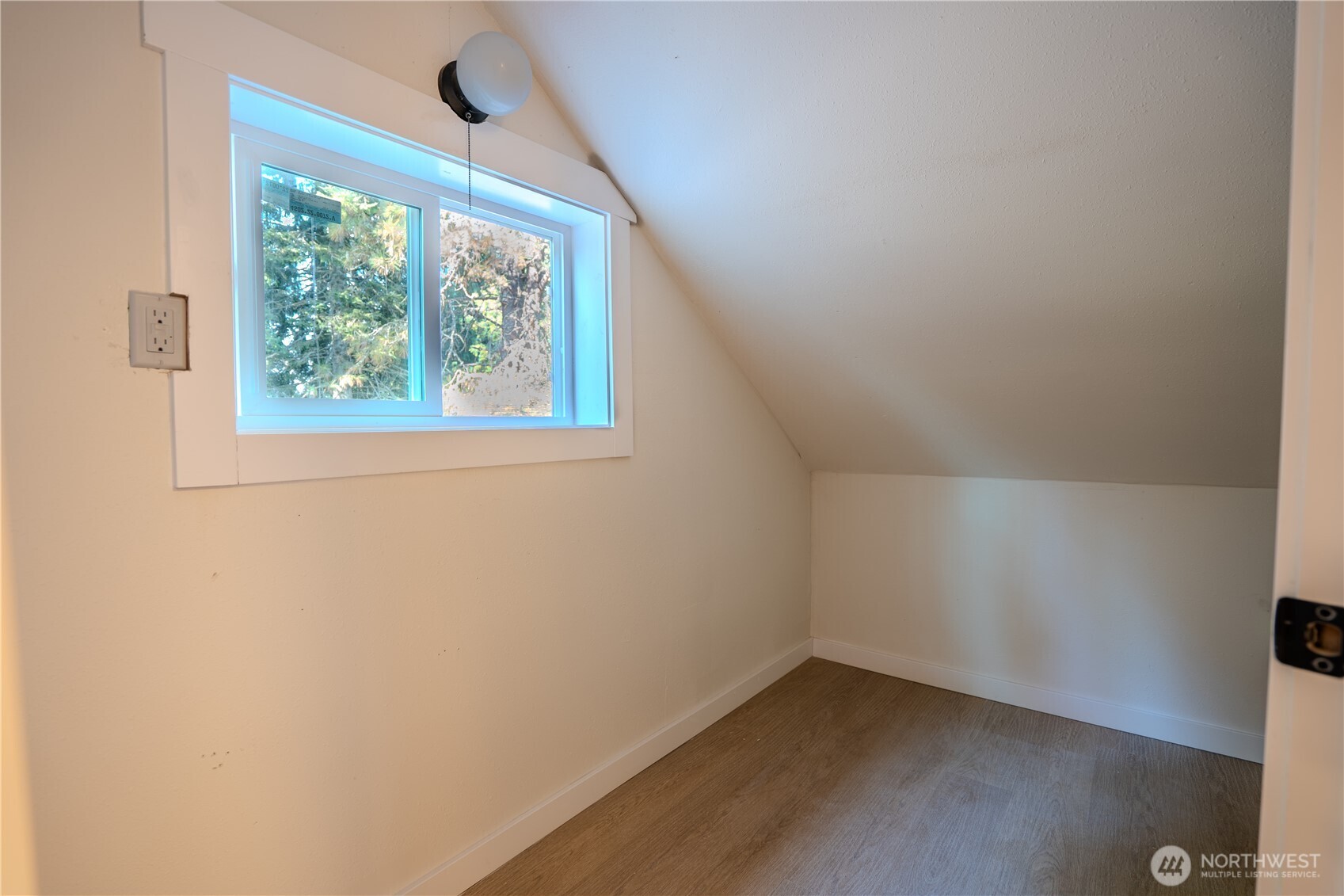 909 Fir Street Property Photo 10