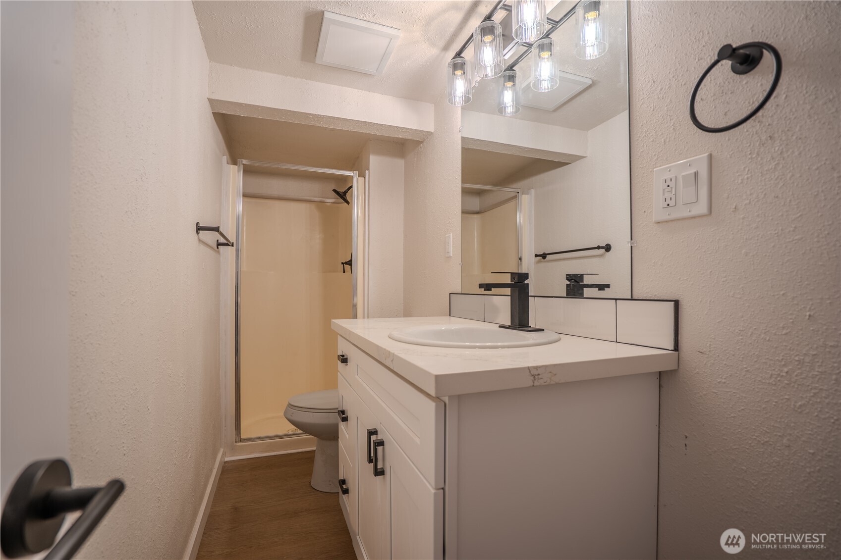 909 Fir Street Property Photo 13