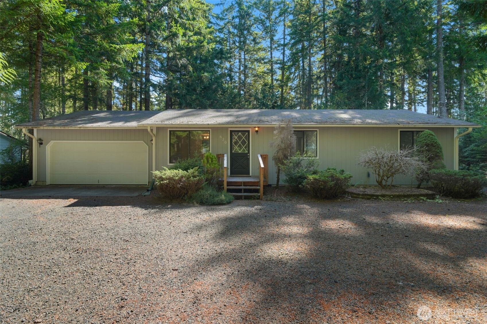 620 E Aycliffe Drive Property Photo 2