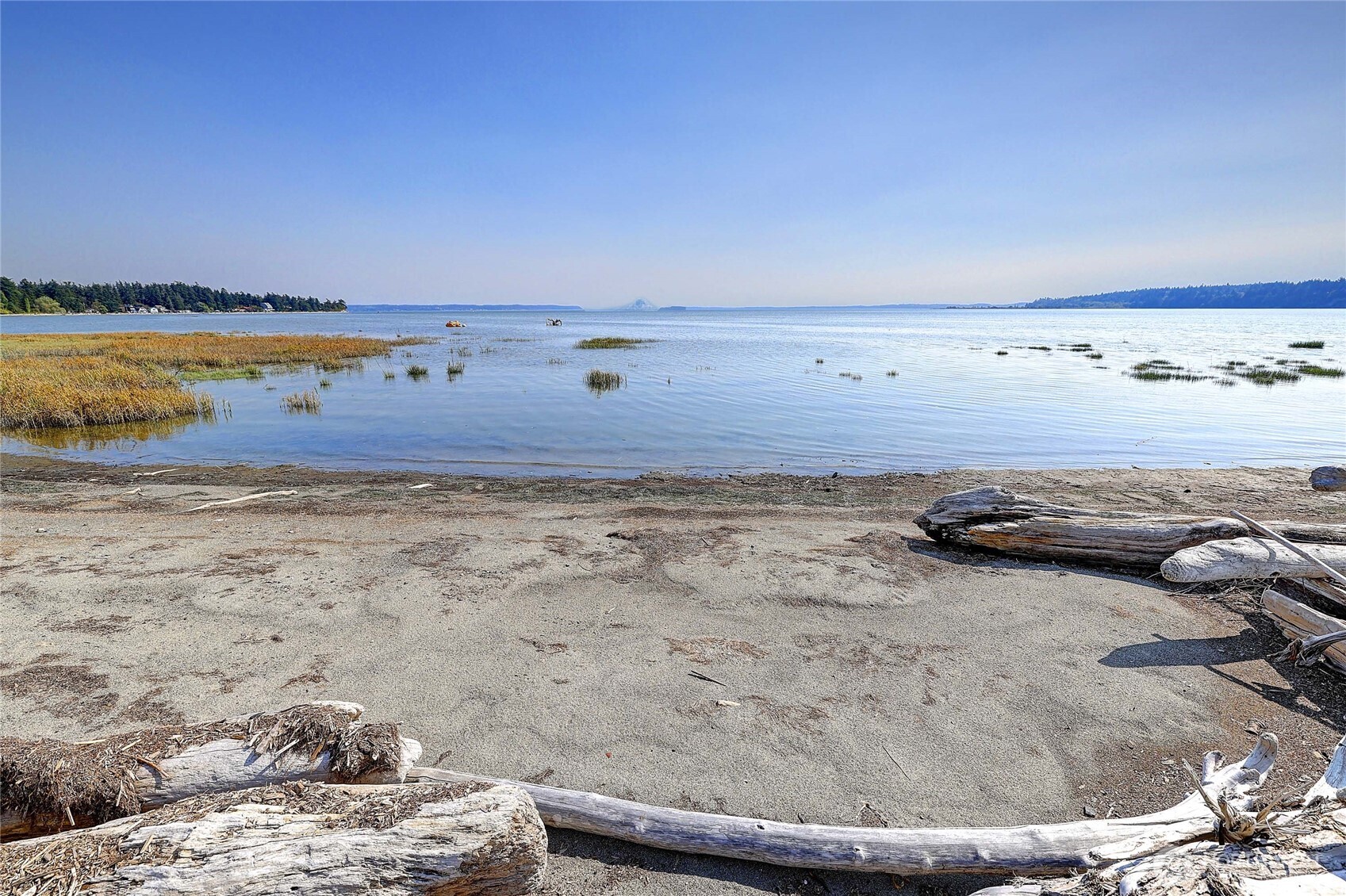 870 Livingston Bay Shore Drive Property Photo 3
