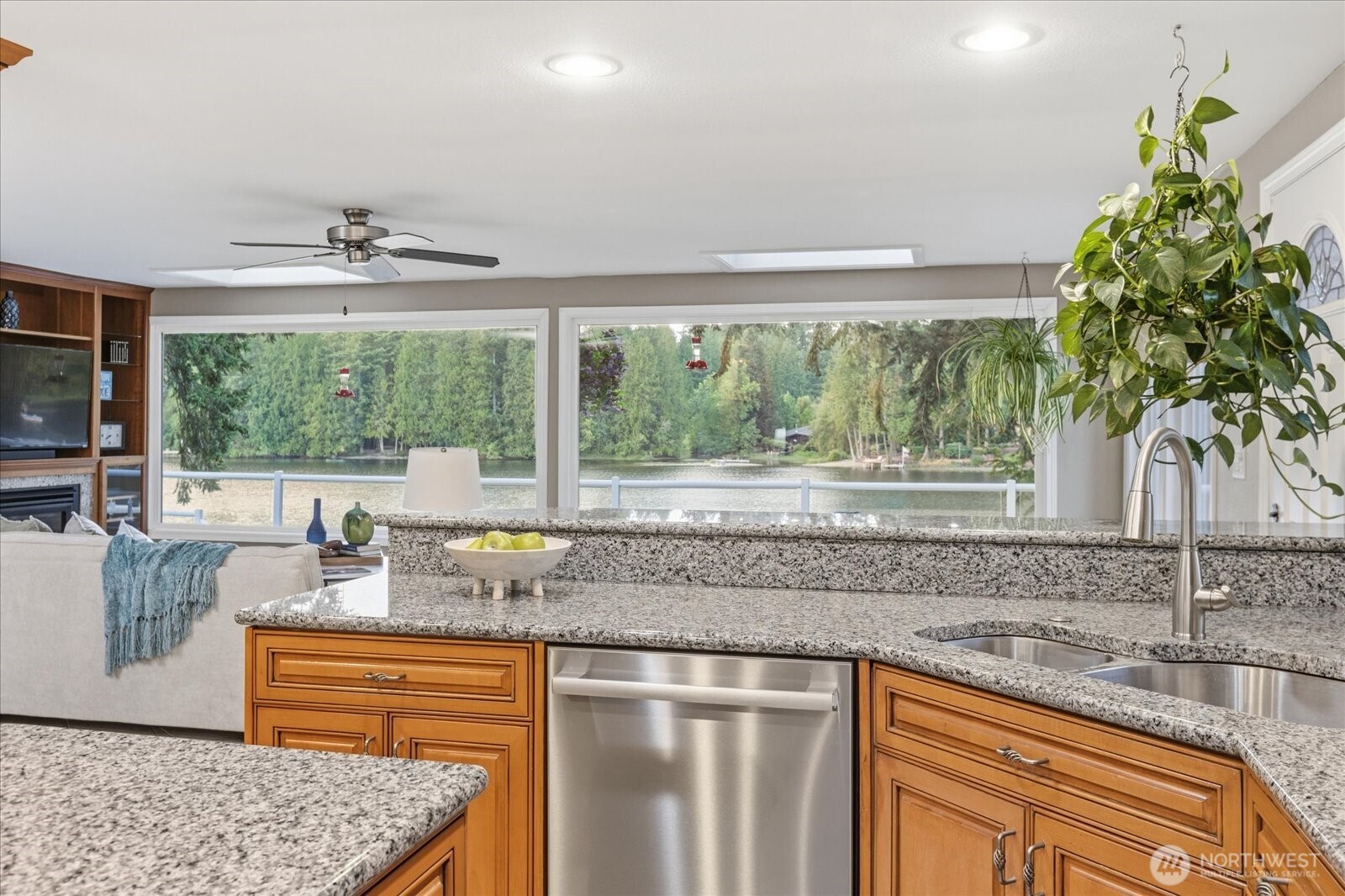 2053 E Beaver Lake Drive Property Photo 16