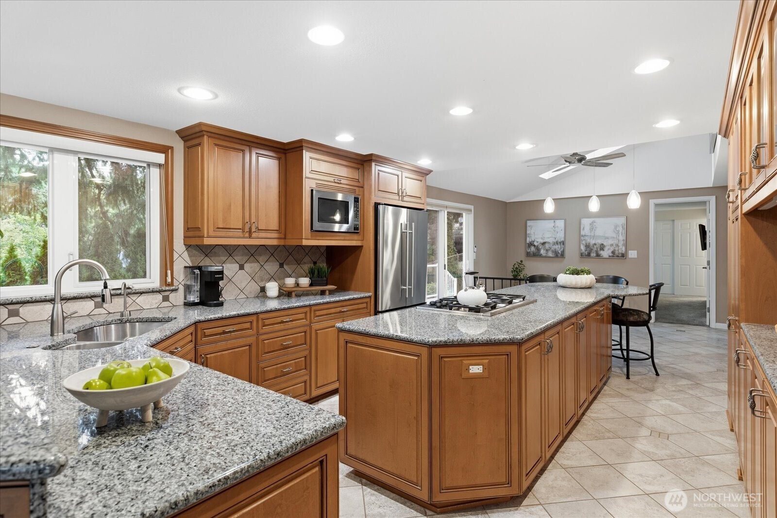 2053 E Beaver Lake Drive Property Photo 18