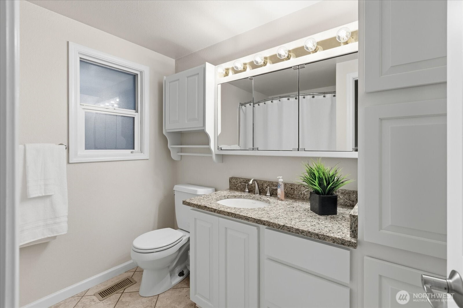 2053 E Beaver Lake Drive Property Photo 28