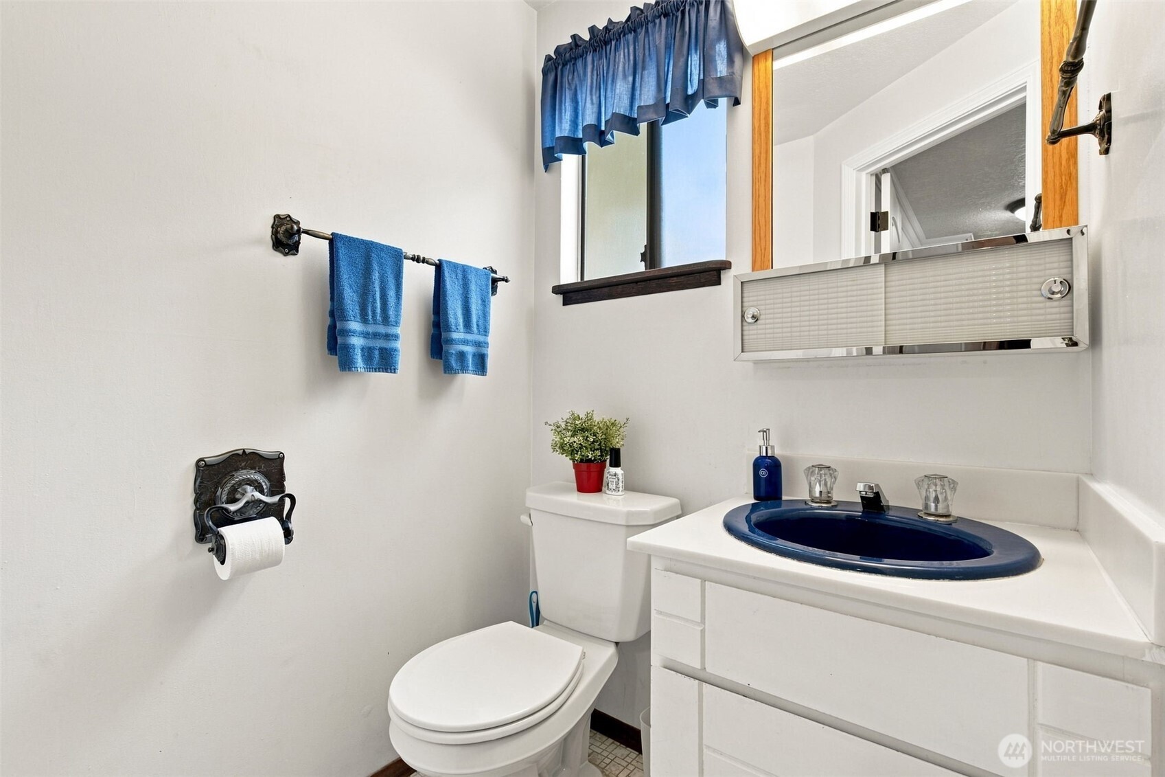 6087 Sunset Ave Ne Property Photo 28
