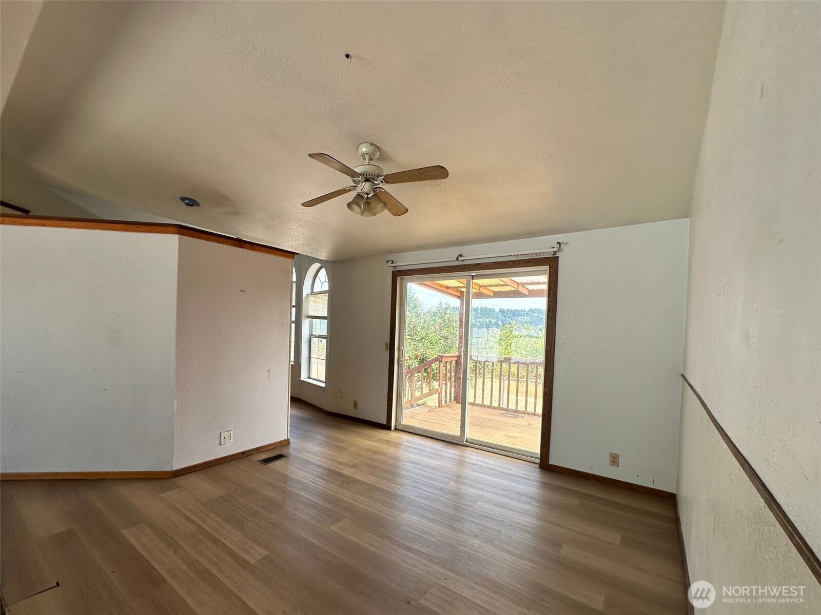 13613 Cedar Cir E Property Photo 6