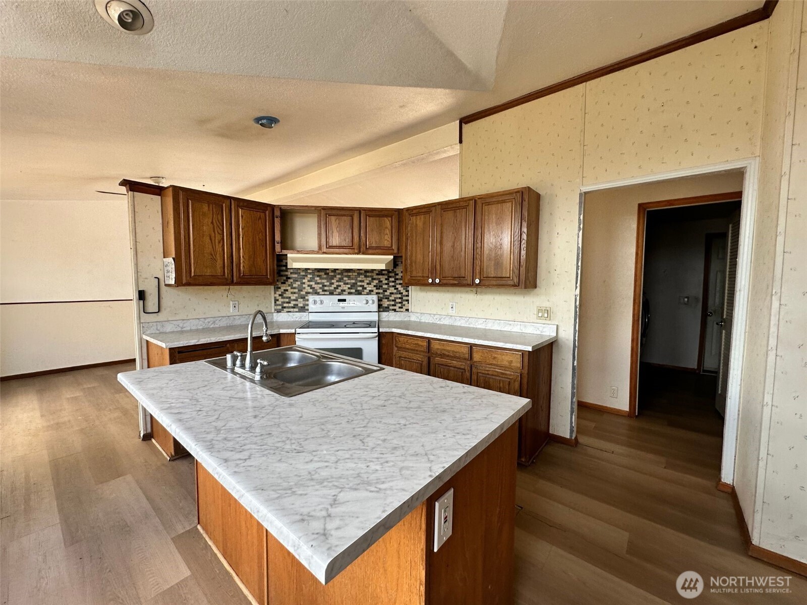 13613 Cedar Cir E Property Photo 8