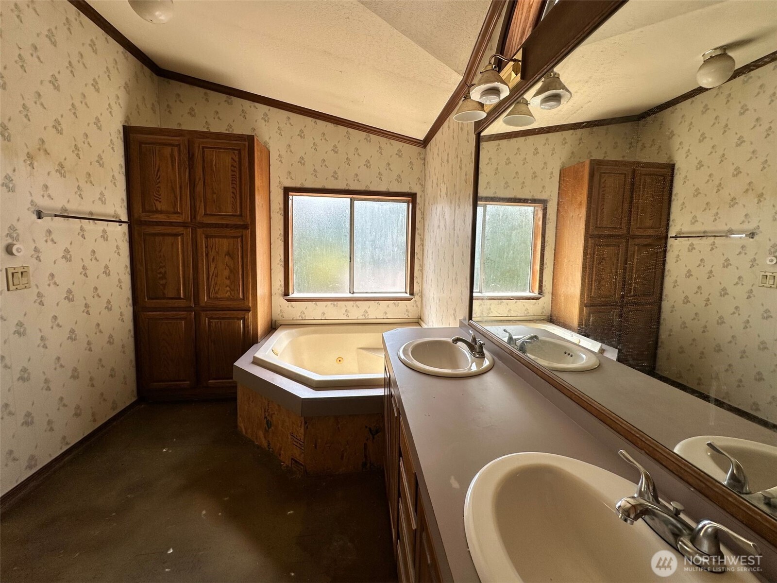 13613 Cedar Cir E Property Photo 13