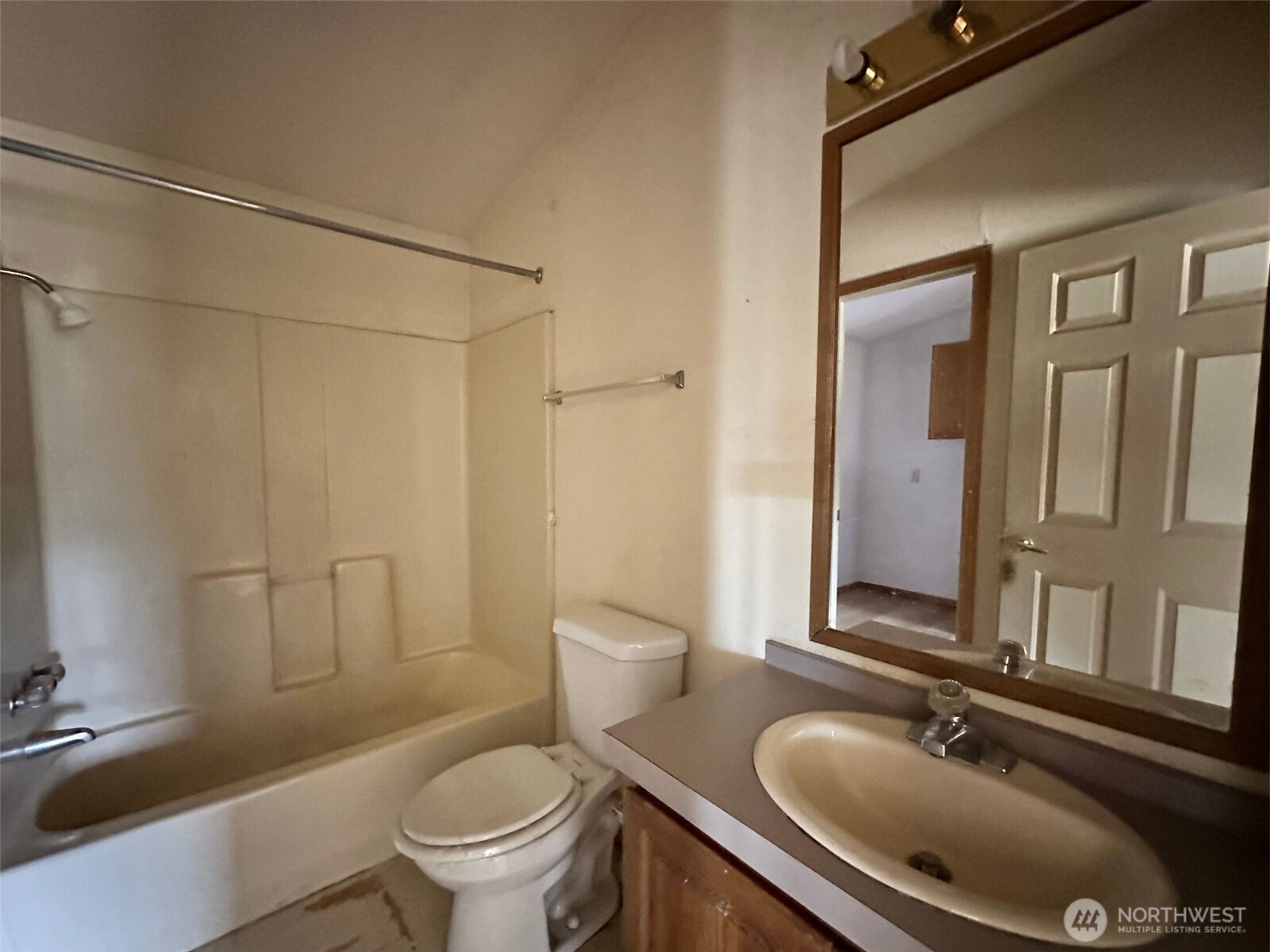 13613 Cedar Cir E Property Photo 17