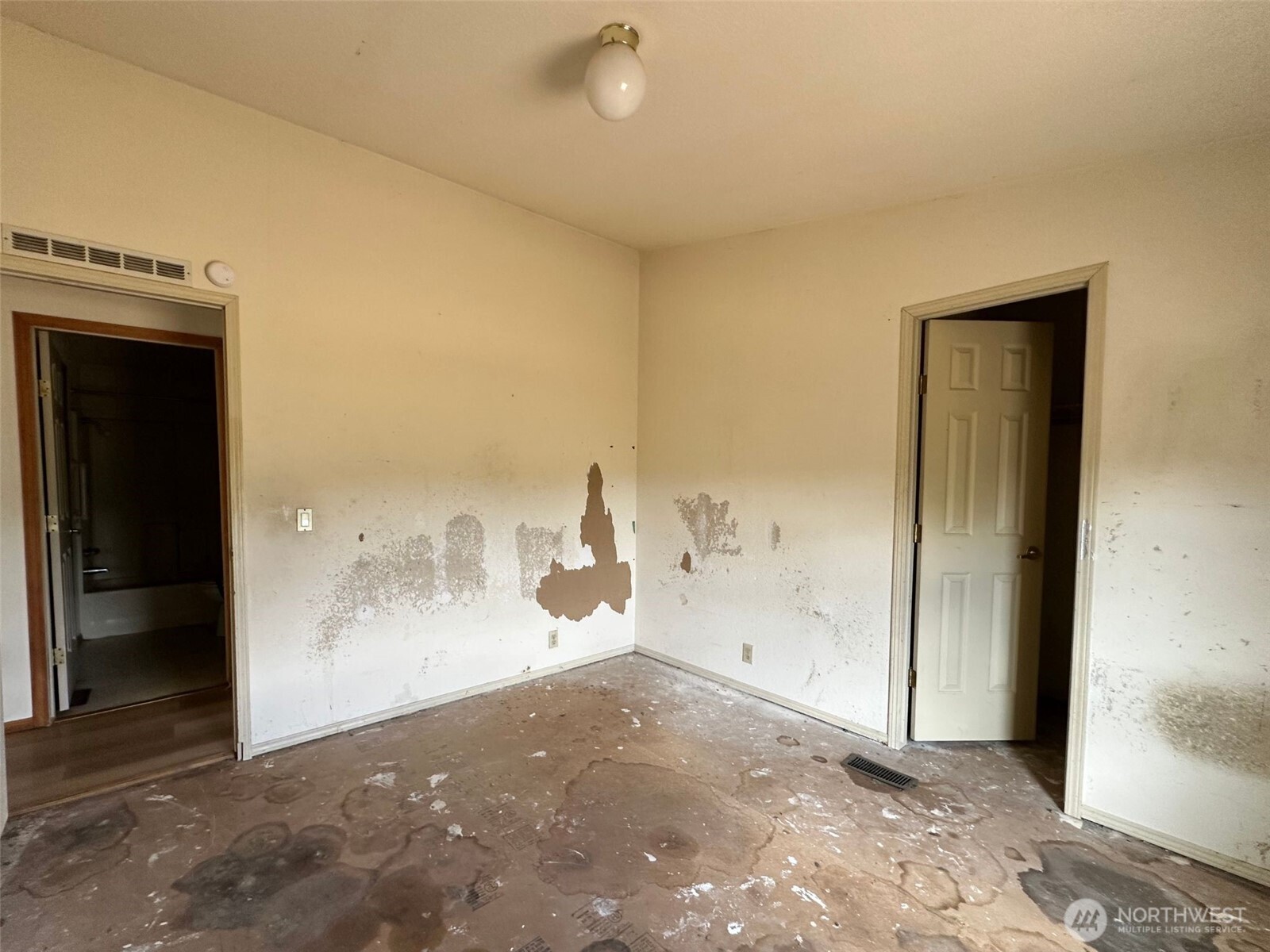 13613 Cedar Cir E Property Photo 18