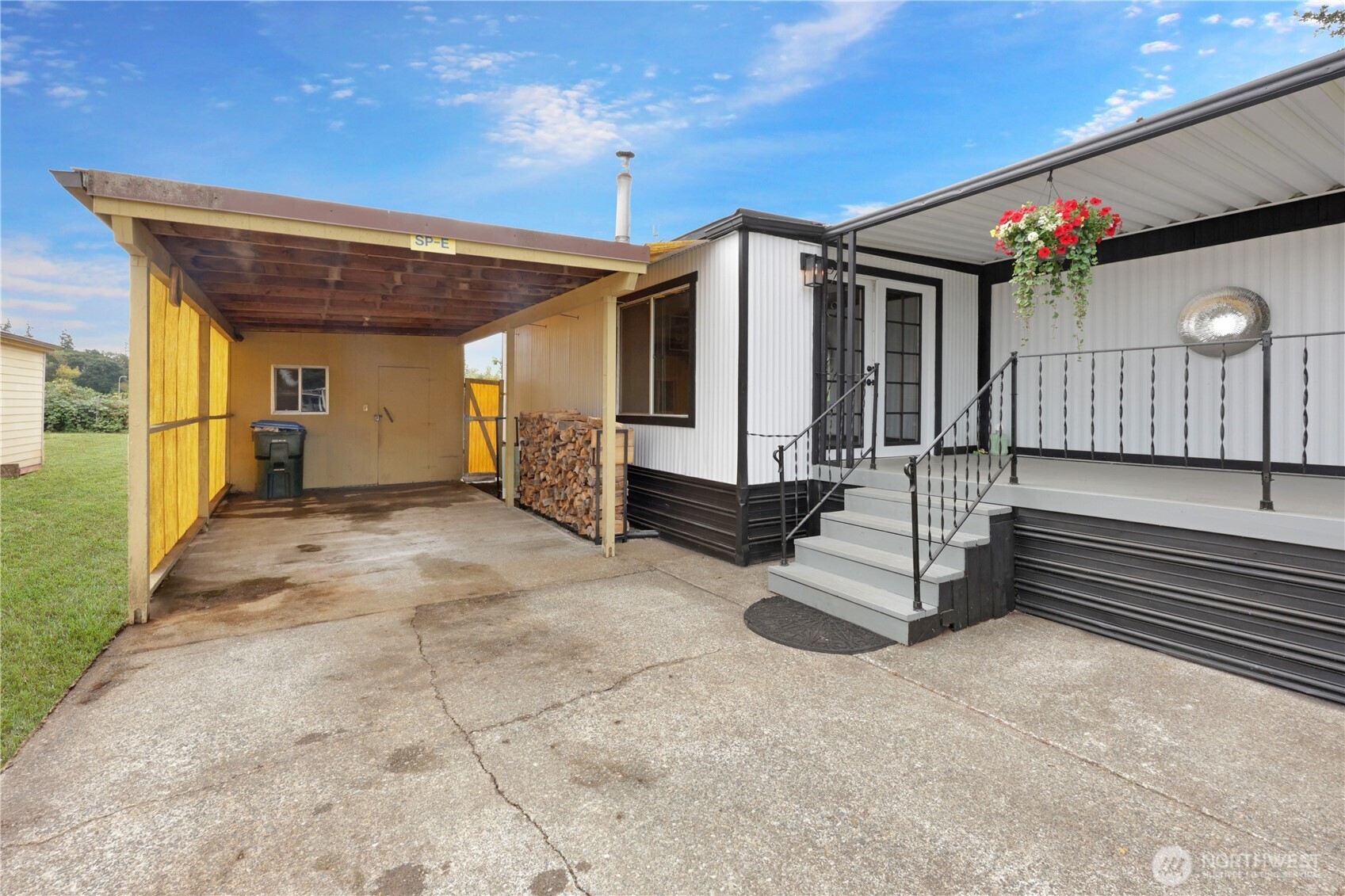 3516 Harrison Avenue E Property Photo 8