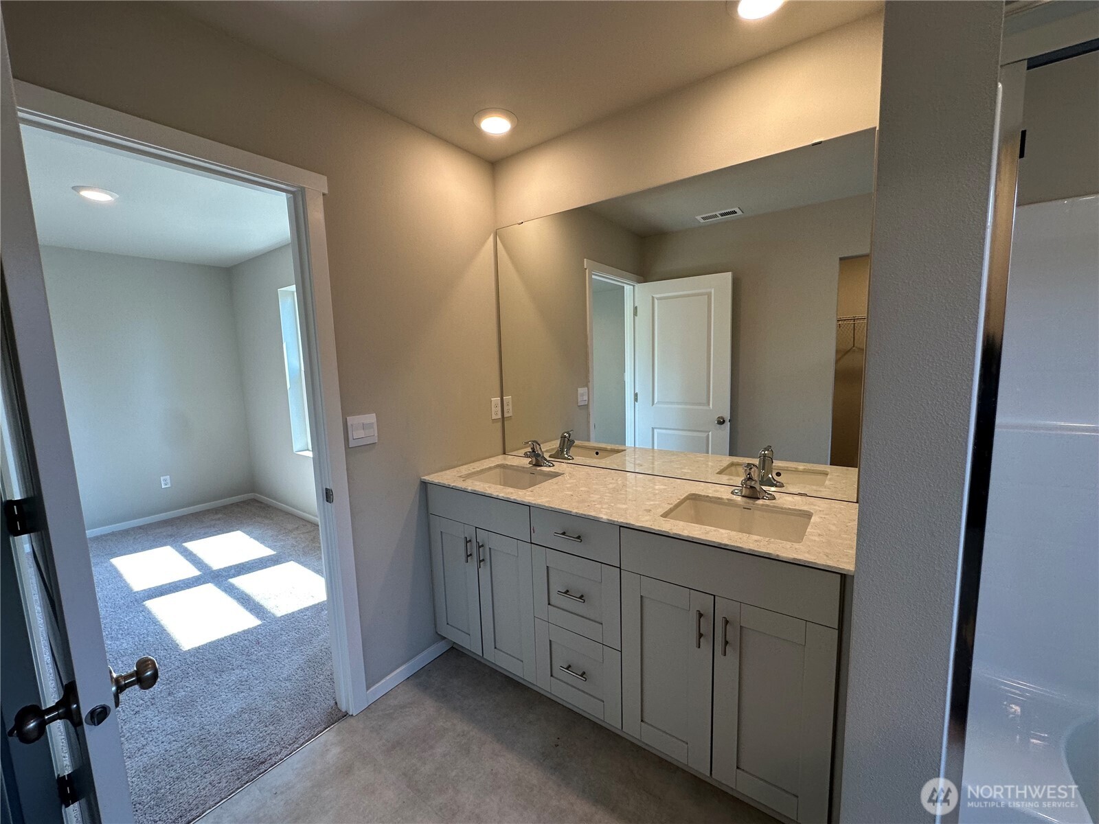 117 17th Drive Property Photo 8