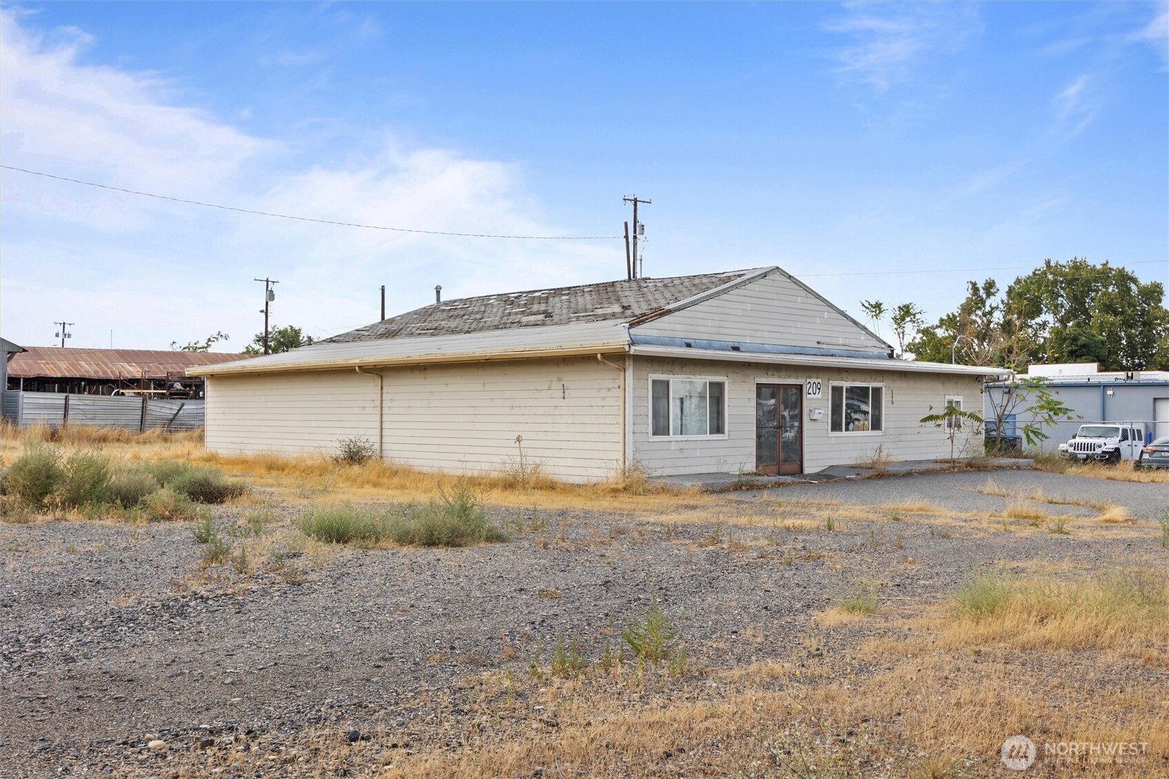 209 N Washington Street Property Photo 3