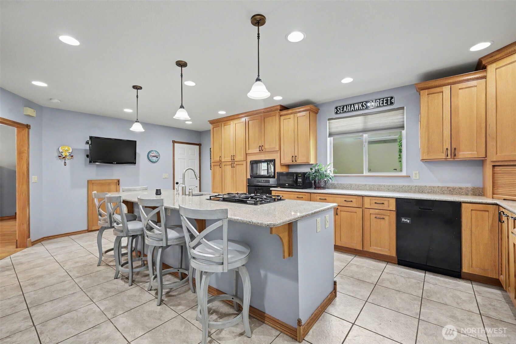 202 E Street Property Photo 8