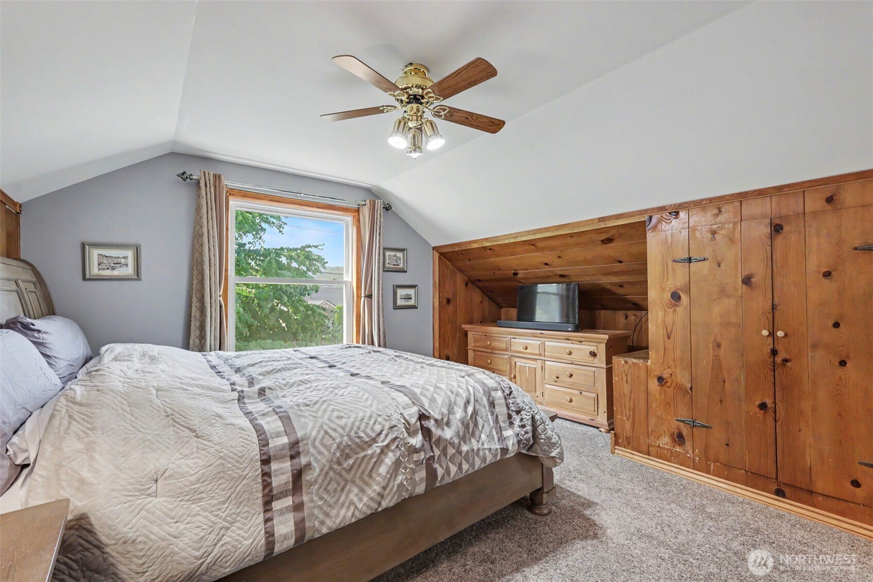 202 E Street Property Photo 13