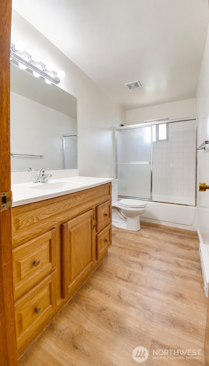 9208 Ashworth Avenue Property Photo 11