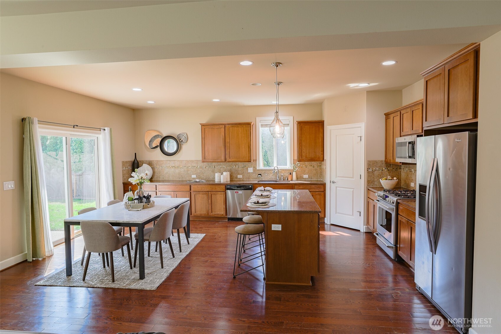 208 Ilwaco Place Property Photo 6