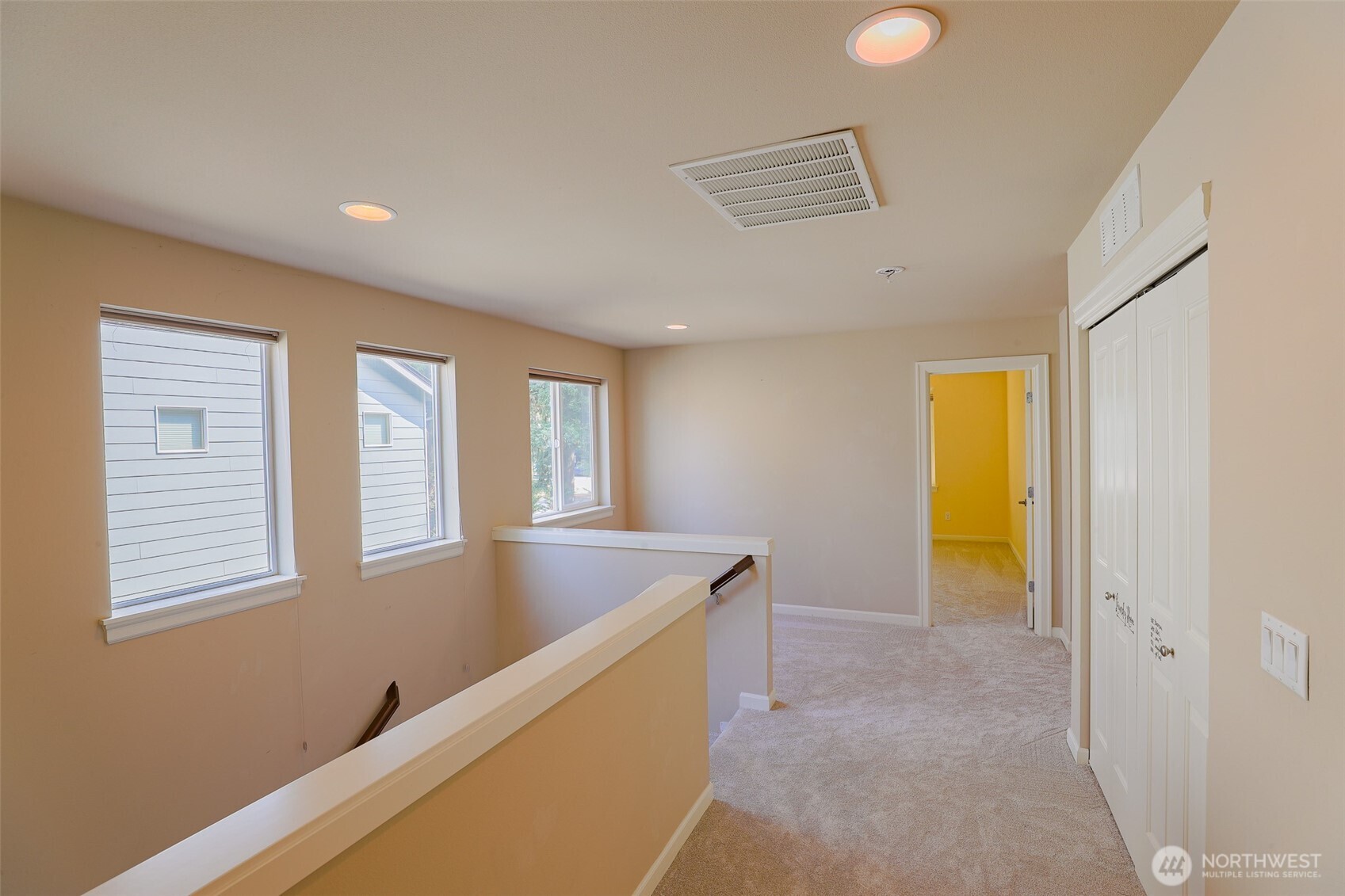 208 Ilwaco Place Property Photo 11
