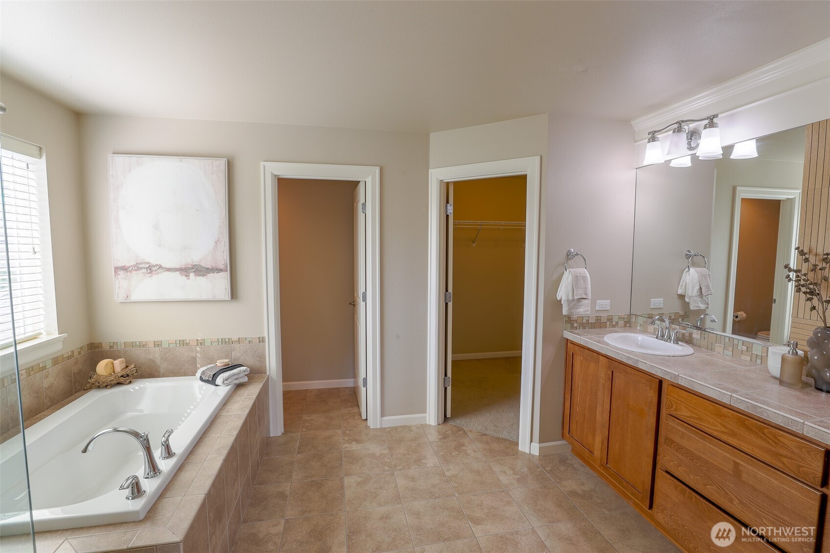 208 Ilwaco Place Property Photo 17