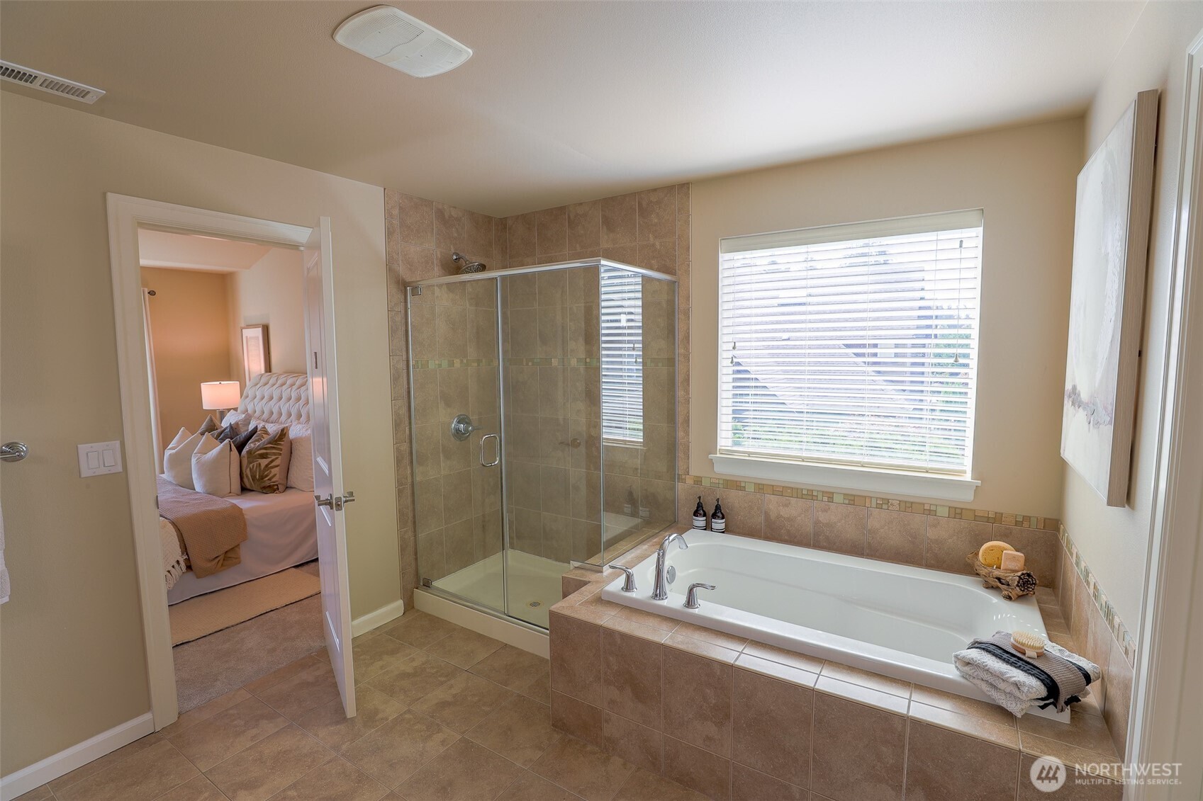 208 Ilwaco Place Property Photo 18