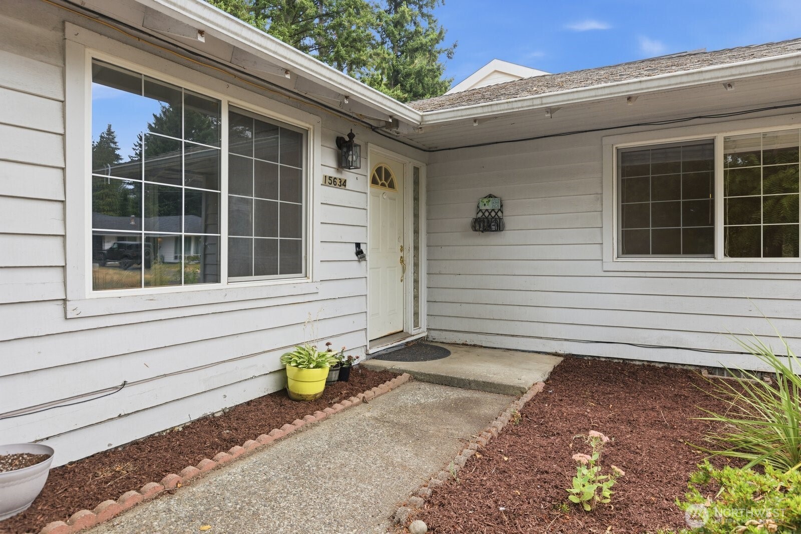 15634 Ne 1st Place Property Photo 2