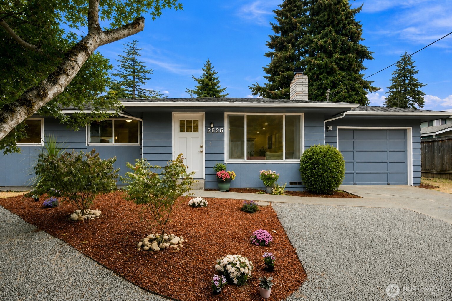 2525 Edmonds Avenue Property Photo 2