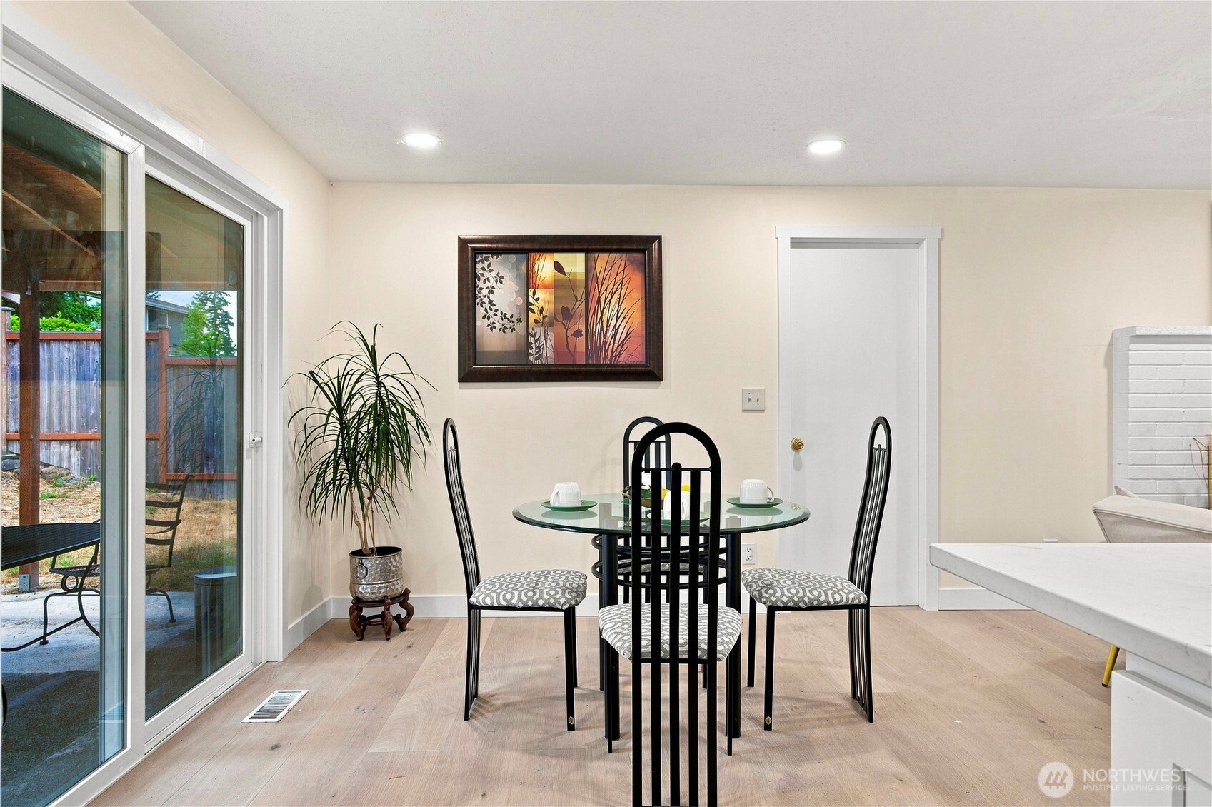 2525 Edmonds Avenue Property Photo 8