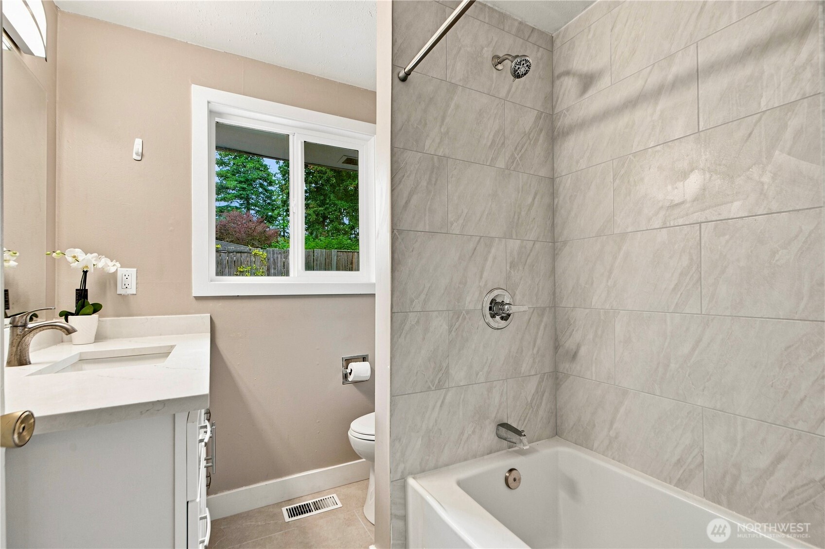 2525 Edmonds Avenue Property Photo 12