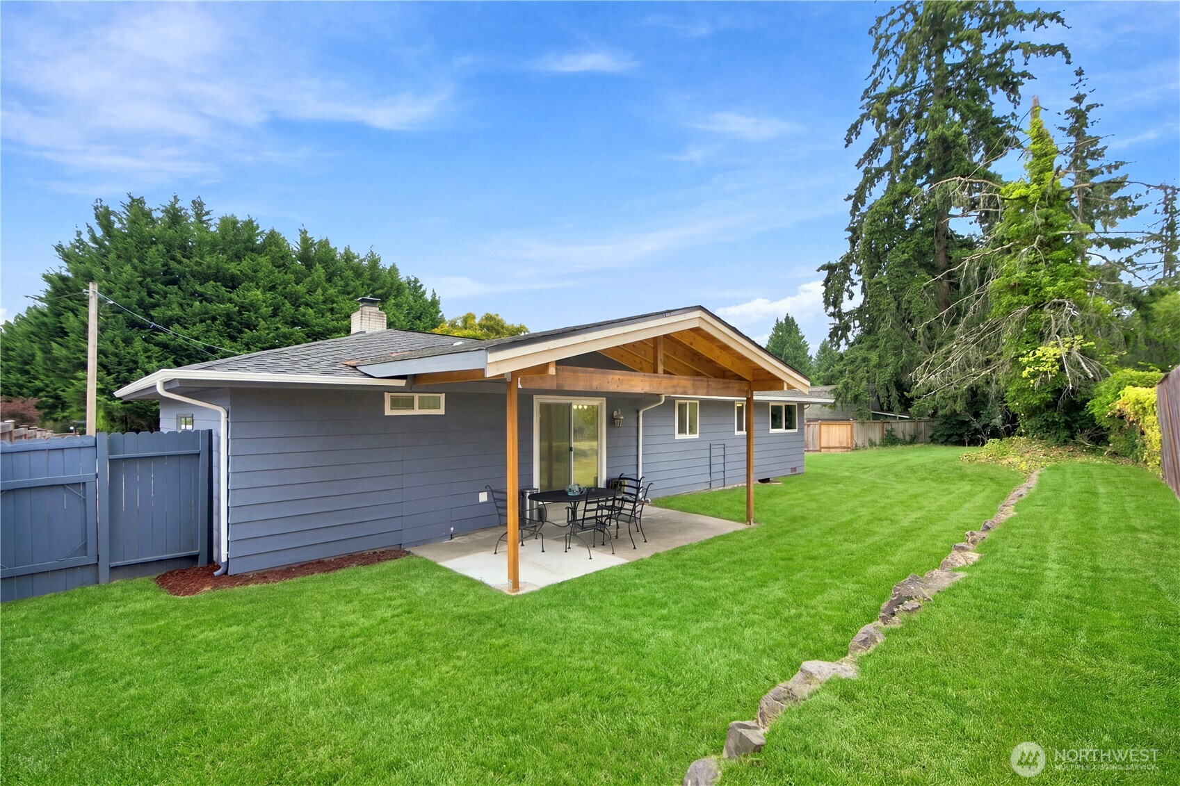 2525 Edmonds Avenue Property Photo 17
