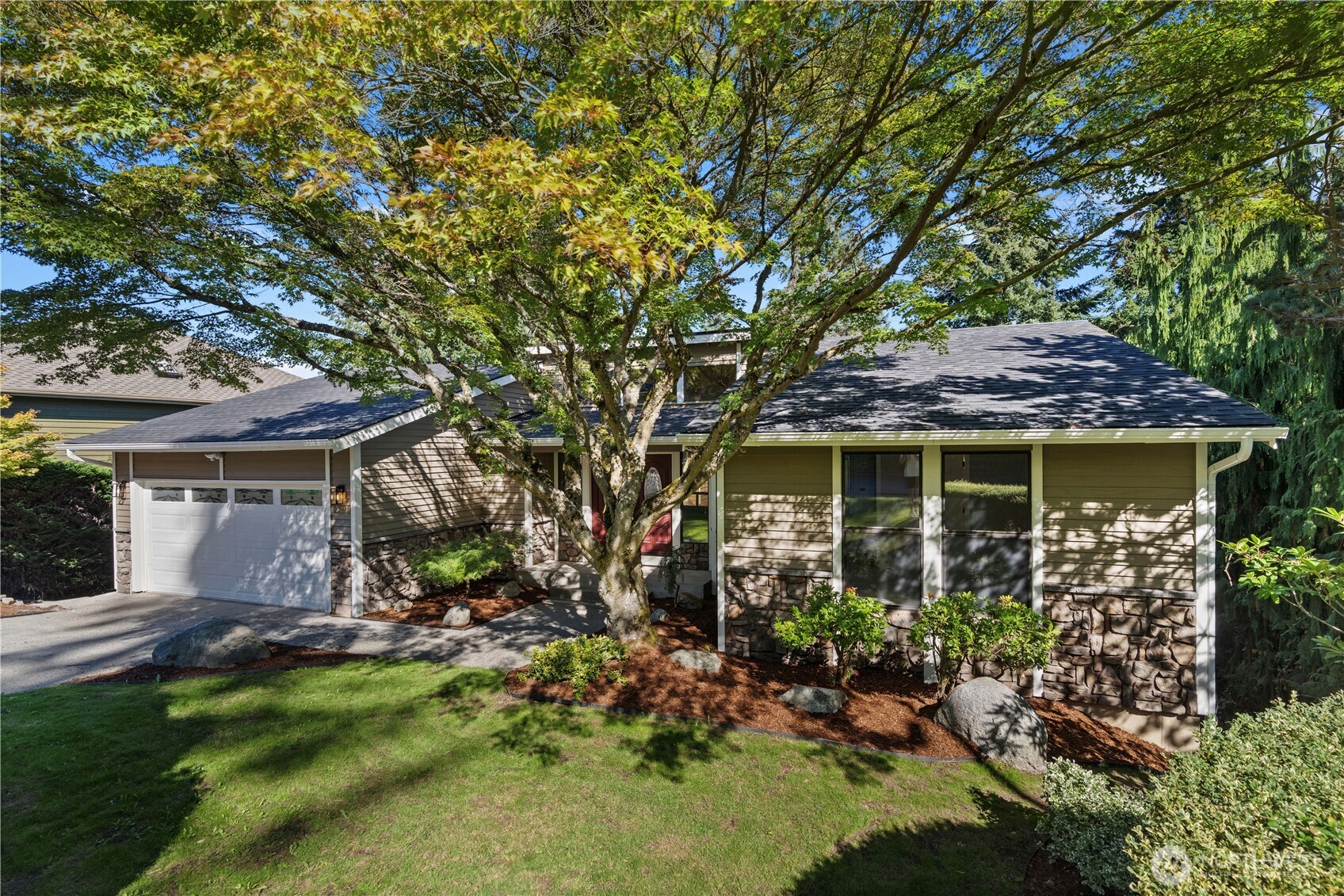 3909 Northshore Boulevard Property Photo 2
