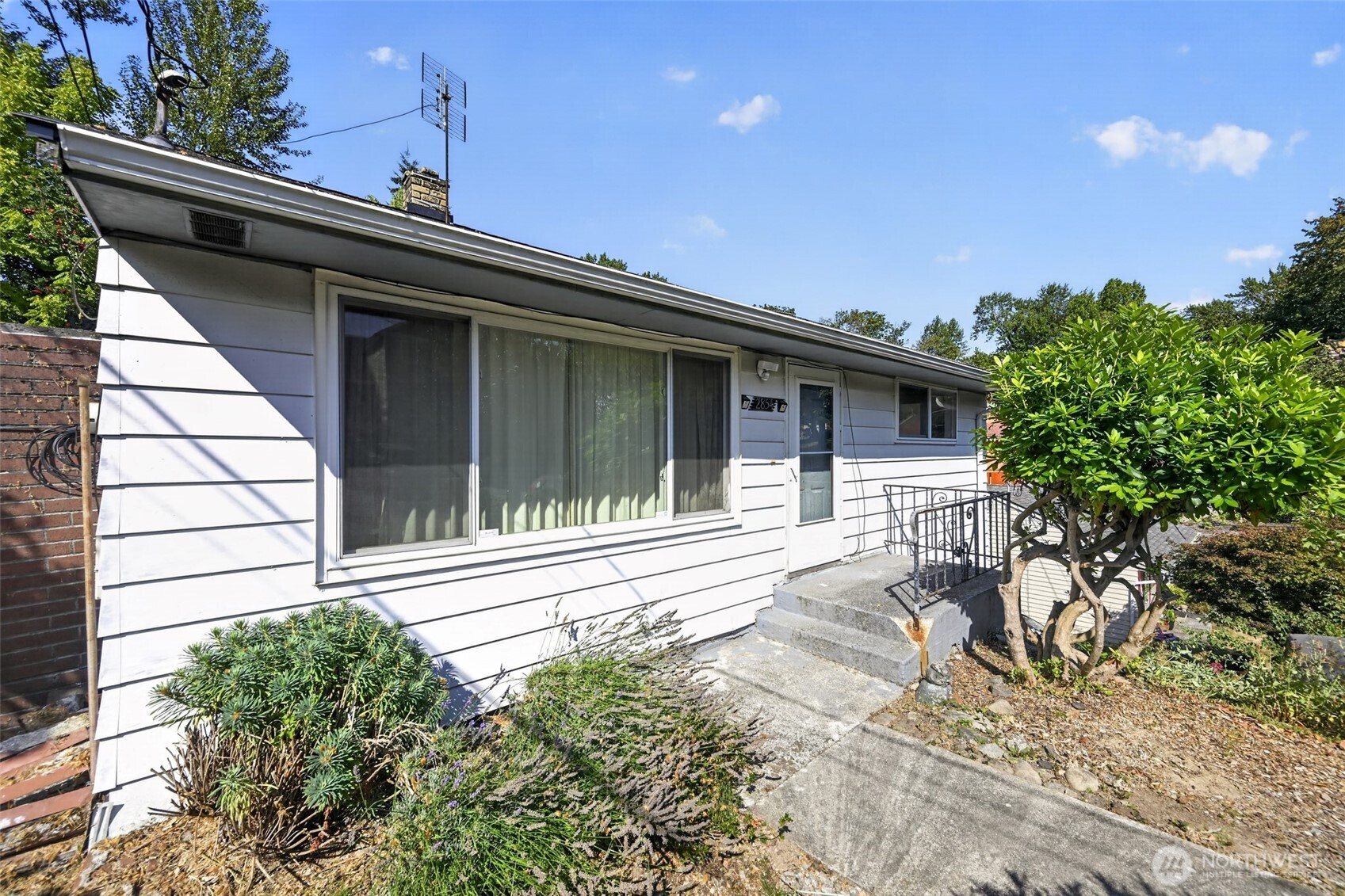 2854 S Juneau Street Property Photo 3