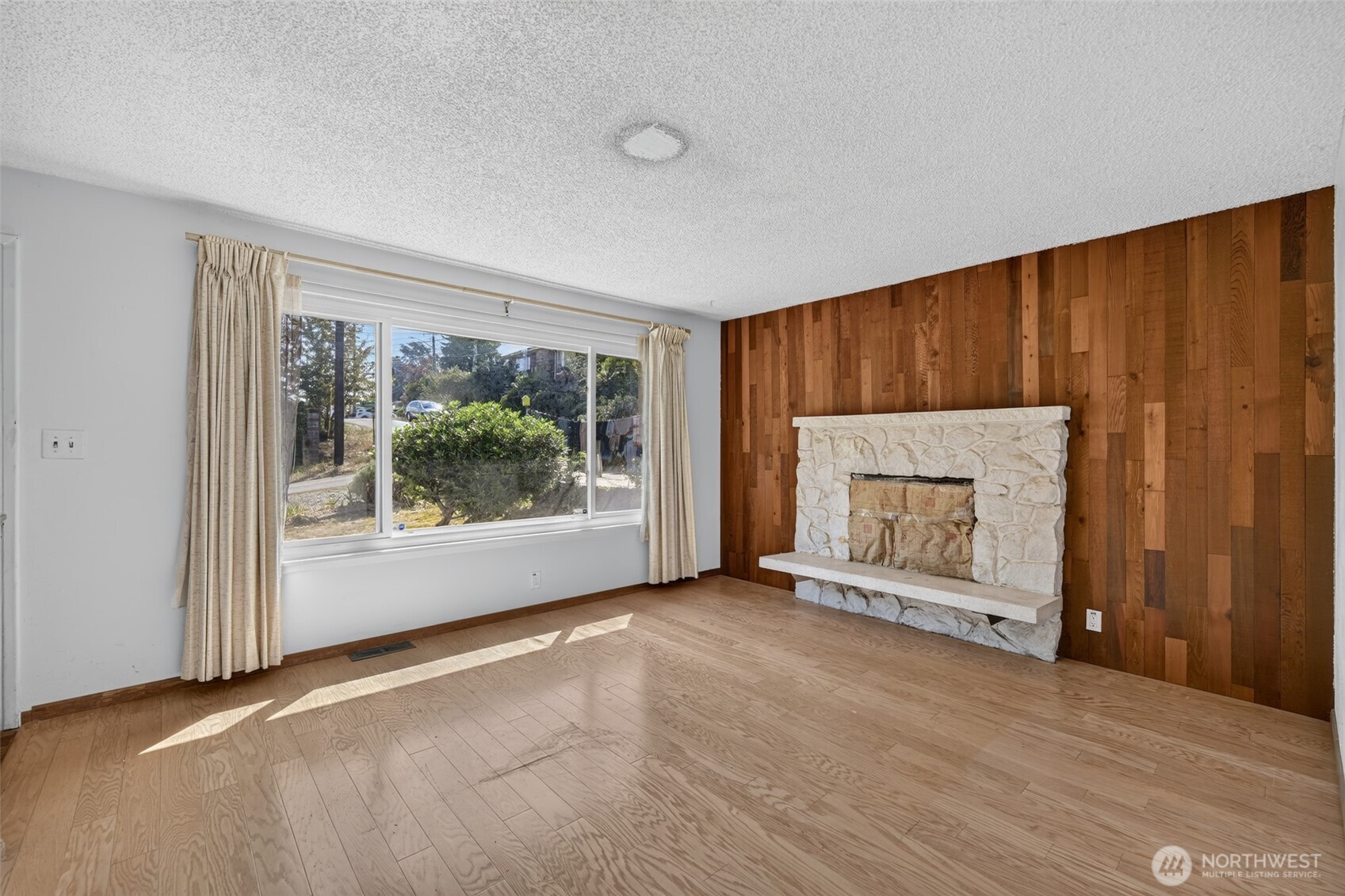 2854 S Juneau Street Property Photo 6