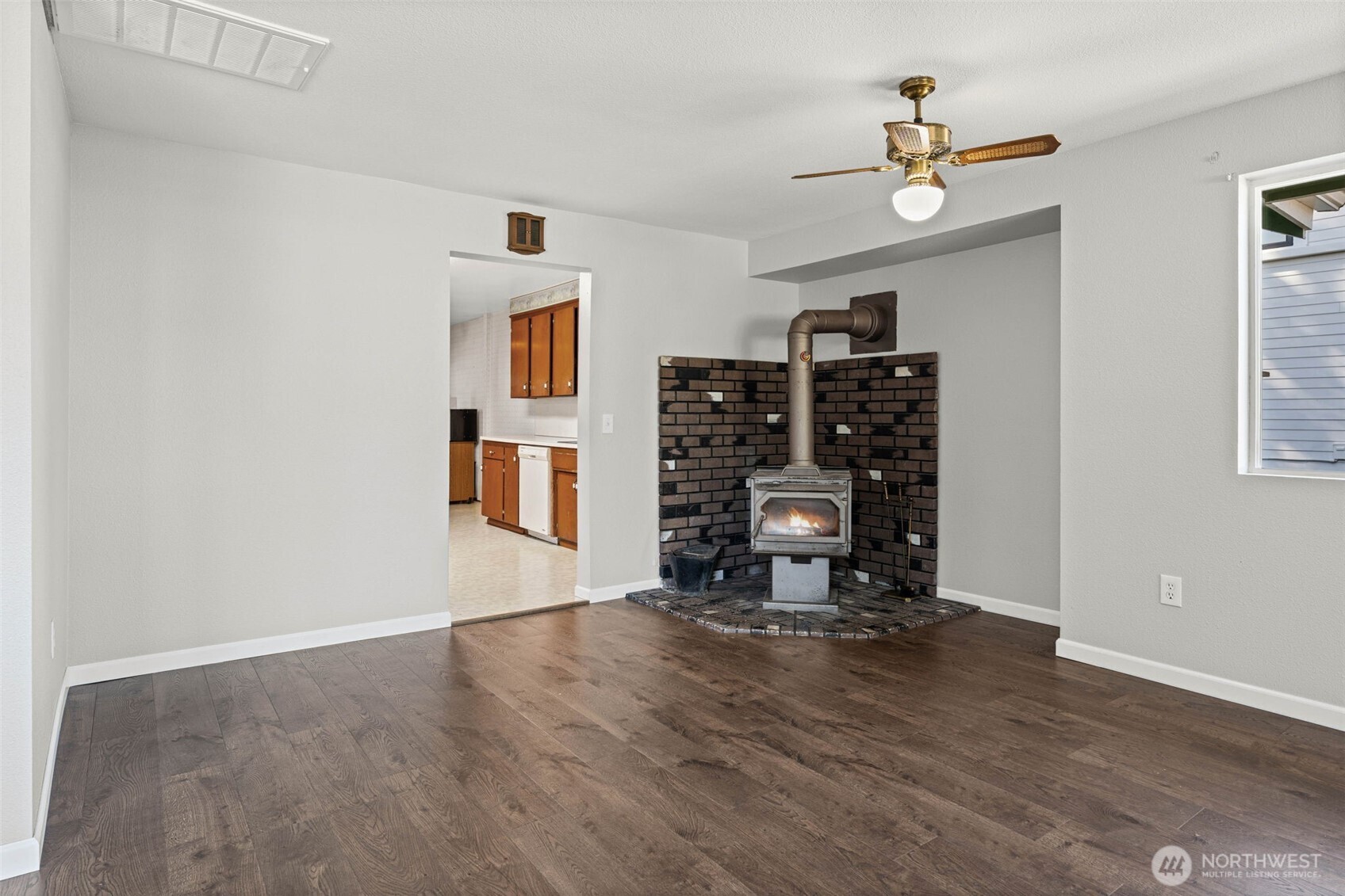 281 S C Street Property Photo 5