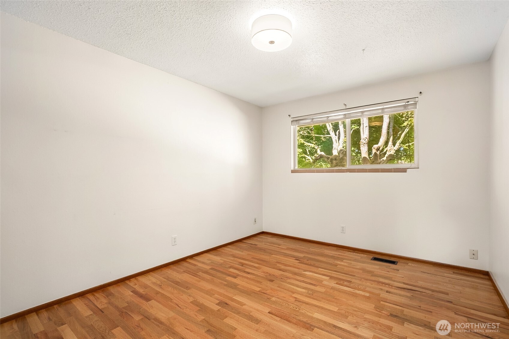 2011 8th Avenue Property Photo 23